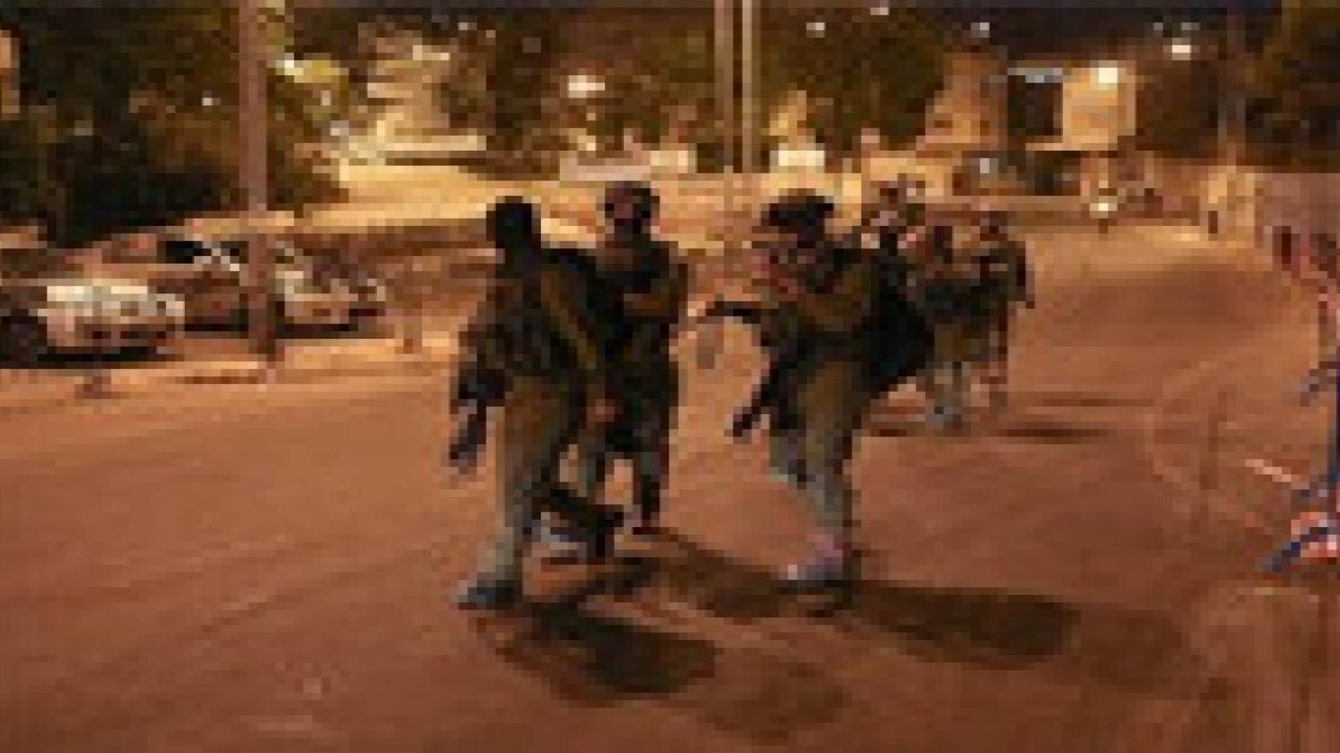 اشتباكات بالايدي وحملة تفتيش واسعة عن منفذ عملية الطعن بالقدس