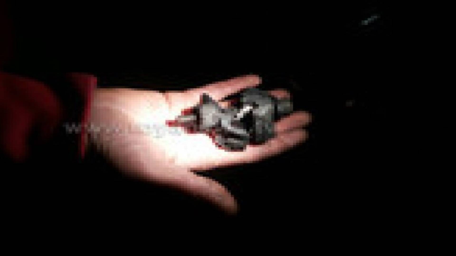 إعادة الكهرباء على منازل في منطقة جاوا.. صور