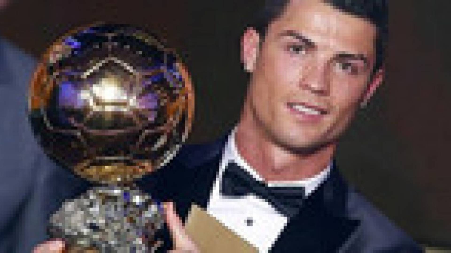 رونالدو يتوج بـ "الكرة الذهبية" كأفضل لاعب لعام 2014