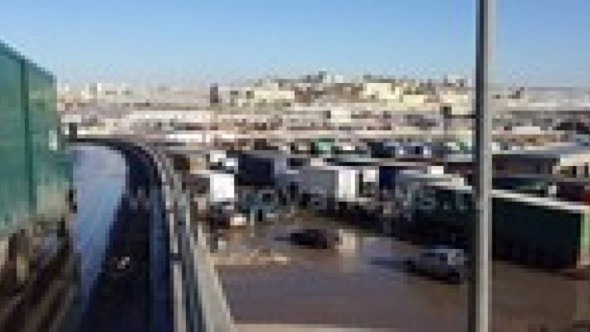 تكدس الشاحنات على دوار الجمرك بعد العاصفة "هدى"