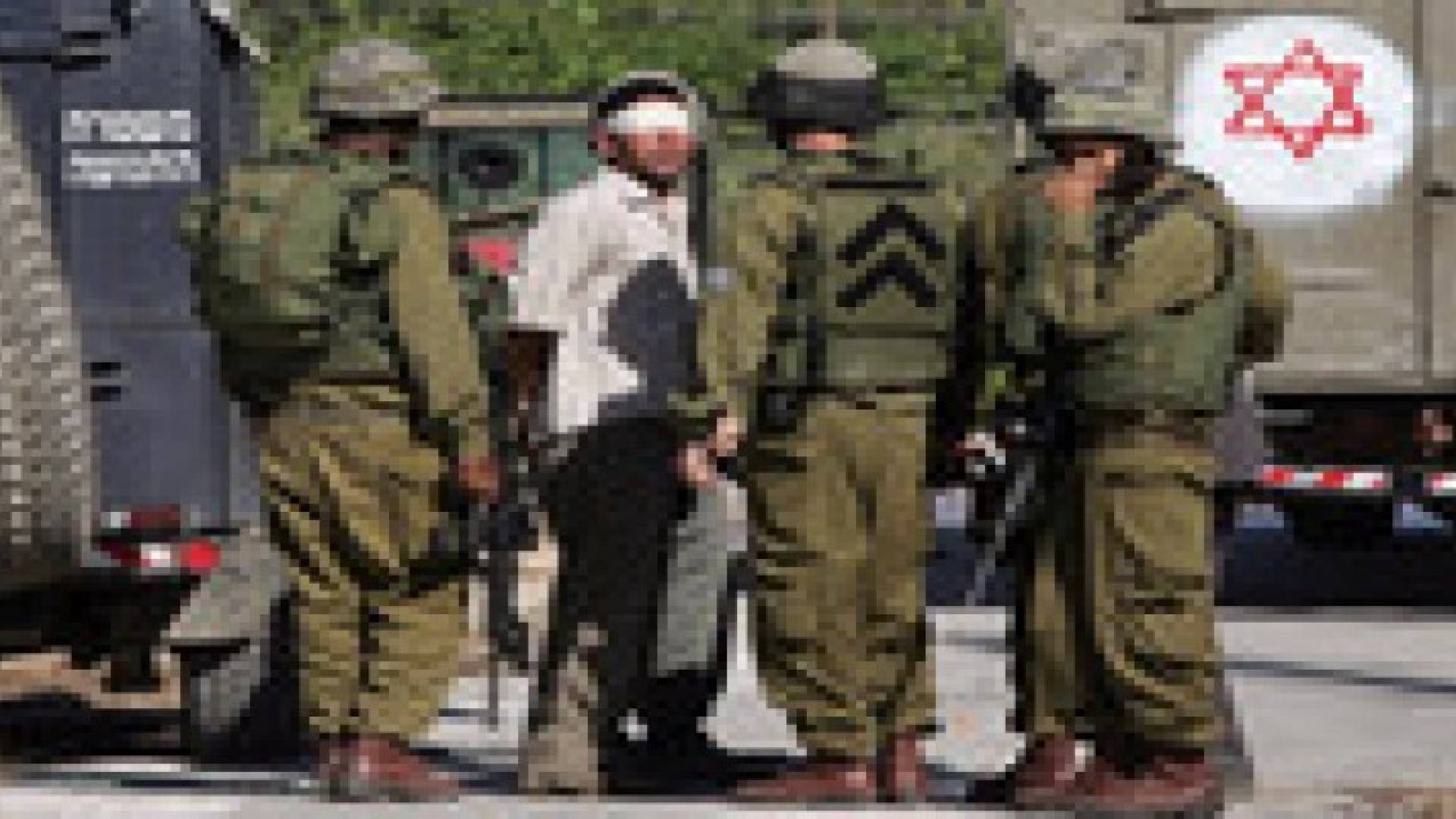 الاحتلال يعتقل 18 فلسطينيا من بلدة بيت امر بالخليل
