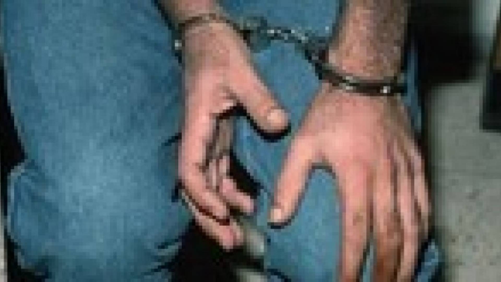 القبض على موظف حكومي حاول سرقة زميله..تفاصيل