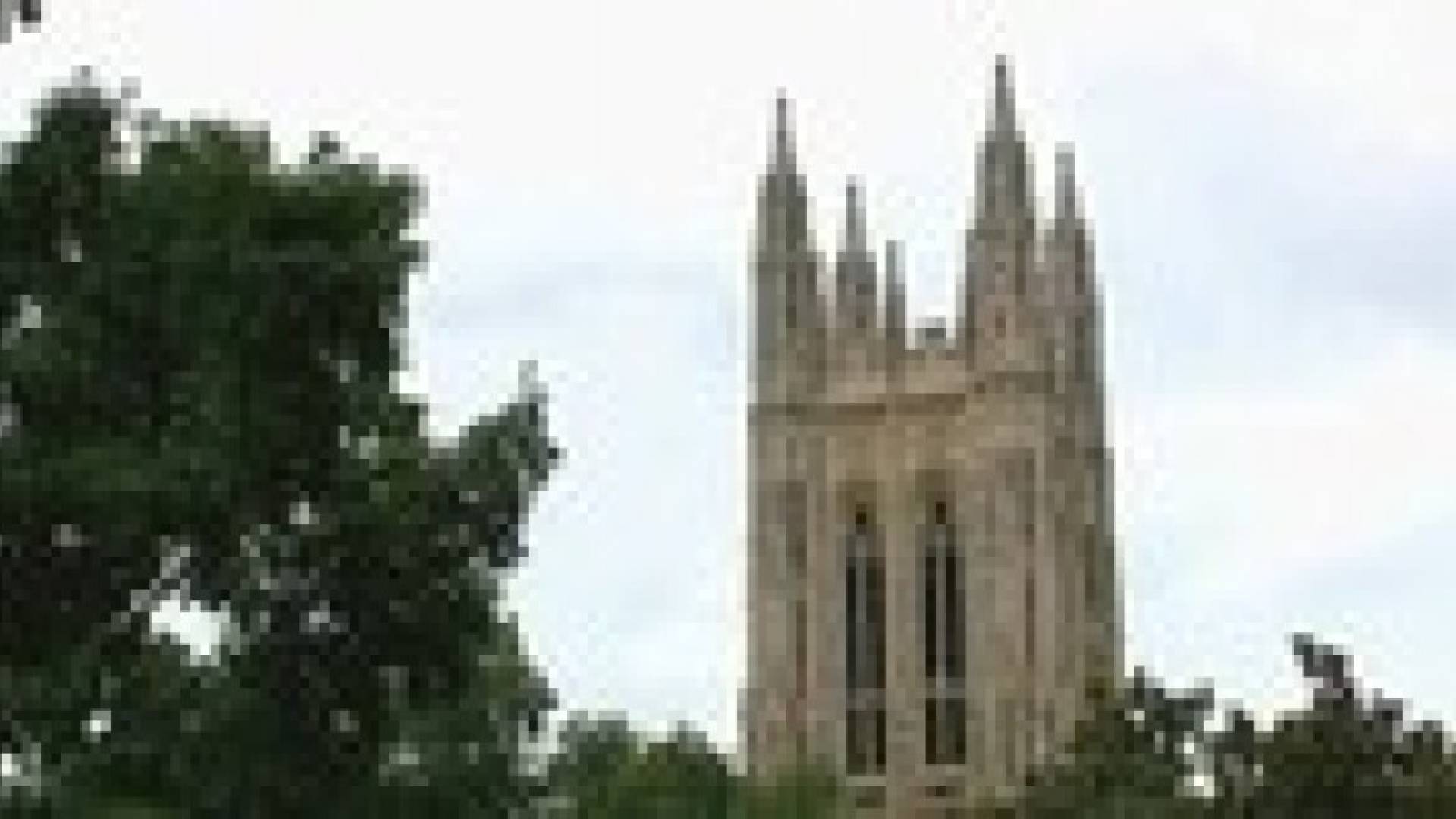 جامعة أمريكية تسمح لطلابها المسلمين برفع الأذان من أعلى برج كنيسة بالحرم الجامعي