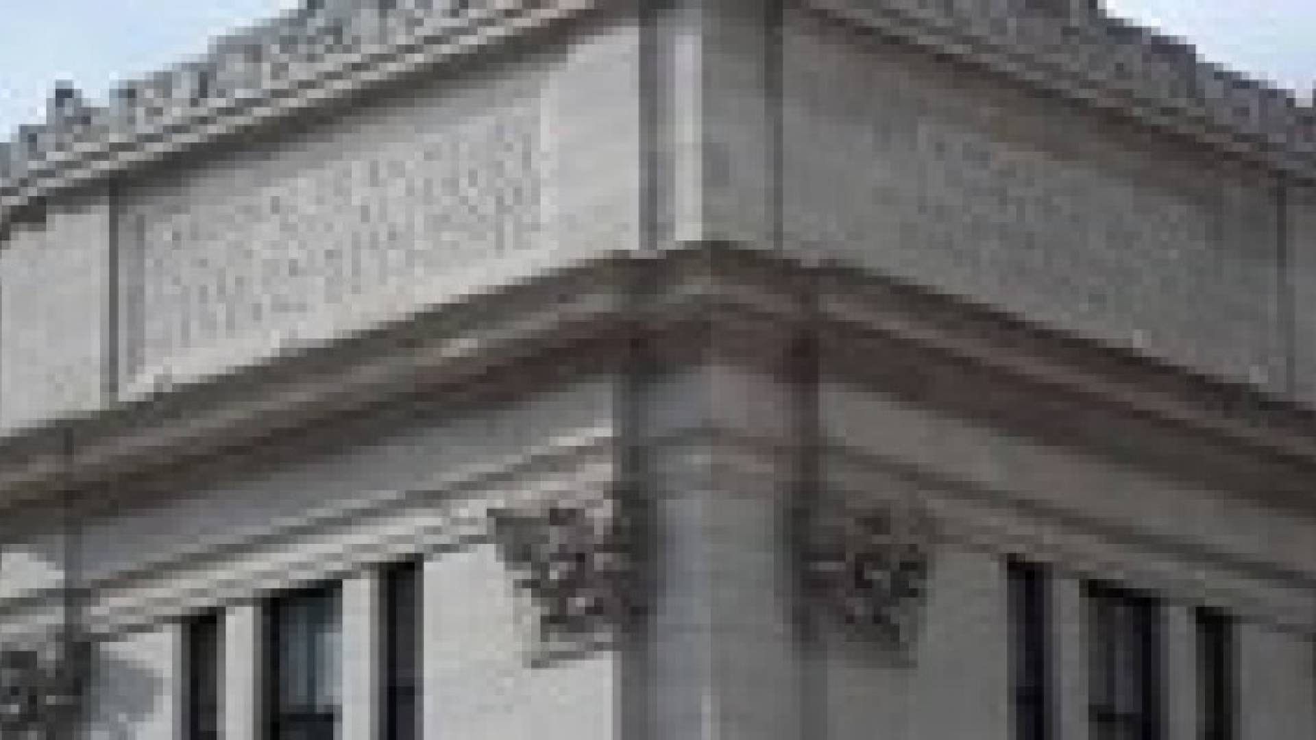 "مختل عقلي" يسلم نفسه بعد احتجازه رهينتين في باريس