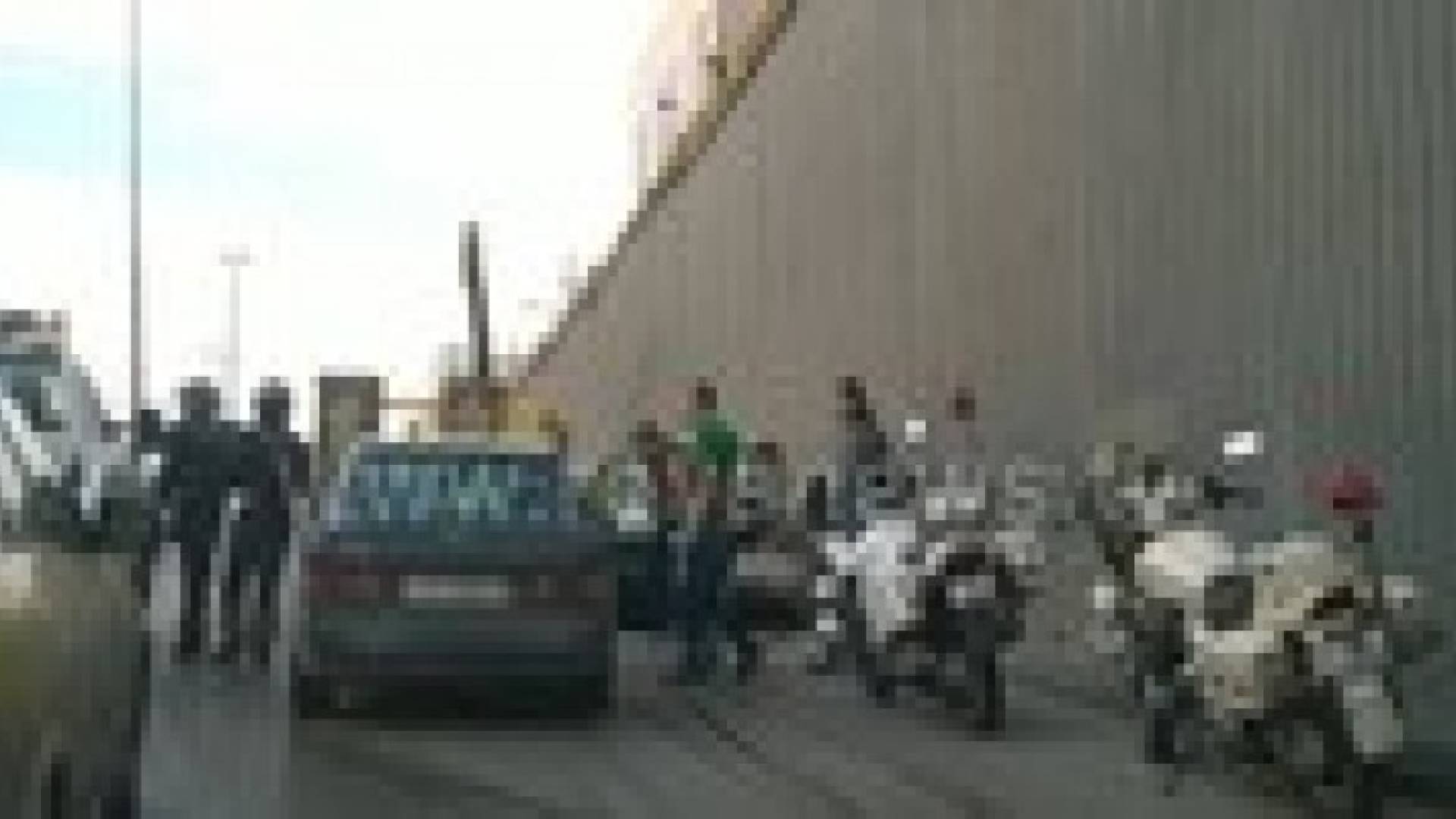 اصابة شخص في حادث تصادم غرب عمان .. صور