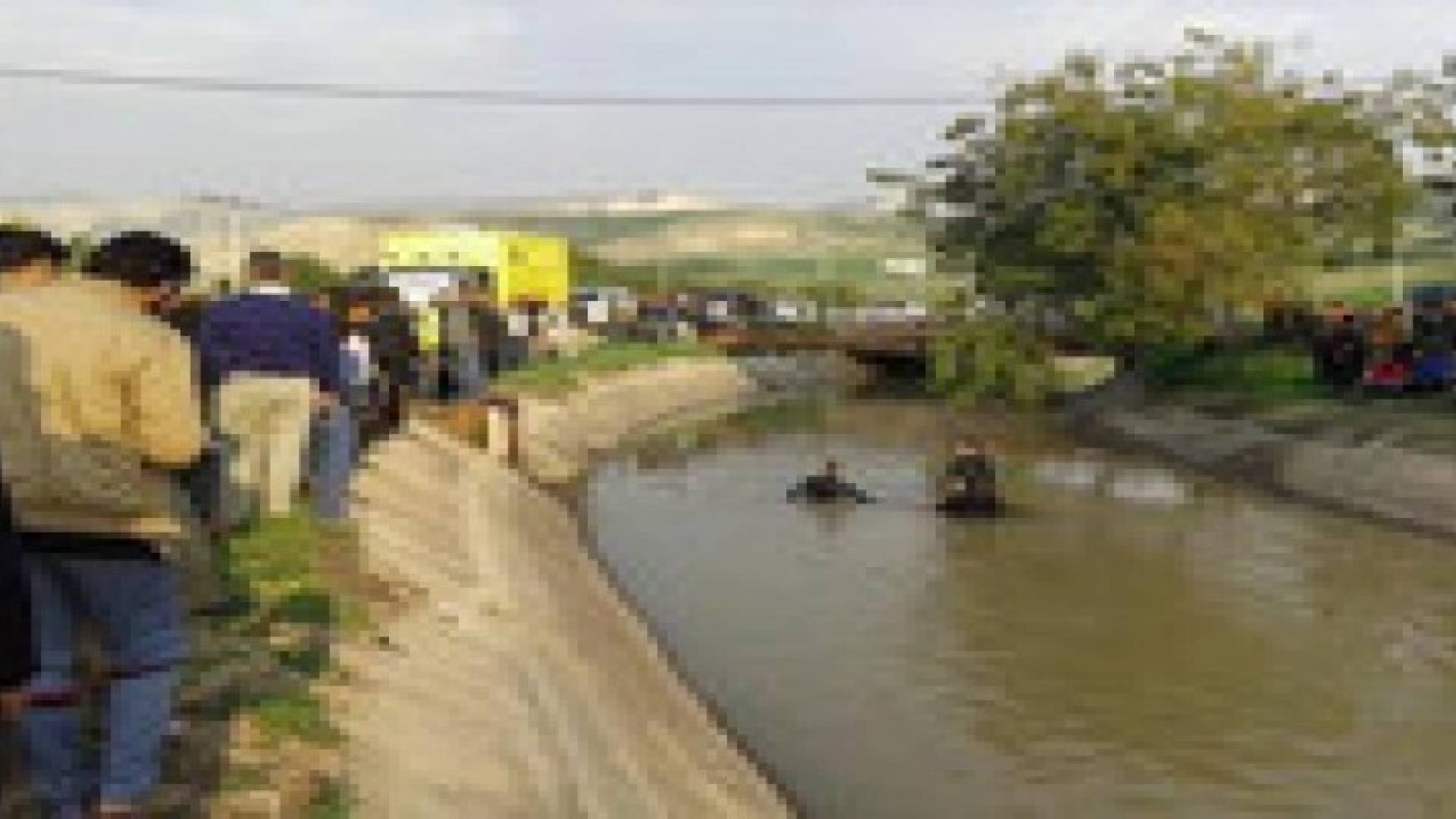 انتشال عائلة غرقت مركبتها في قناة الملك عبدالله