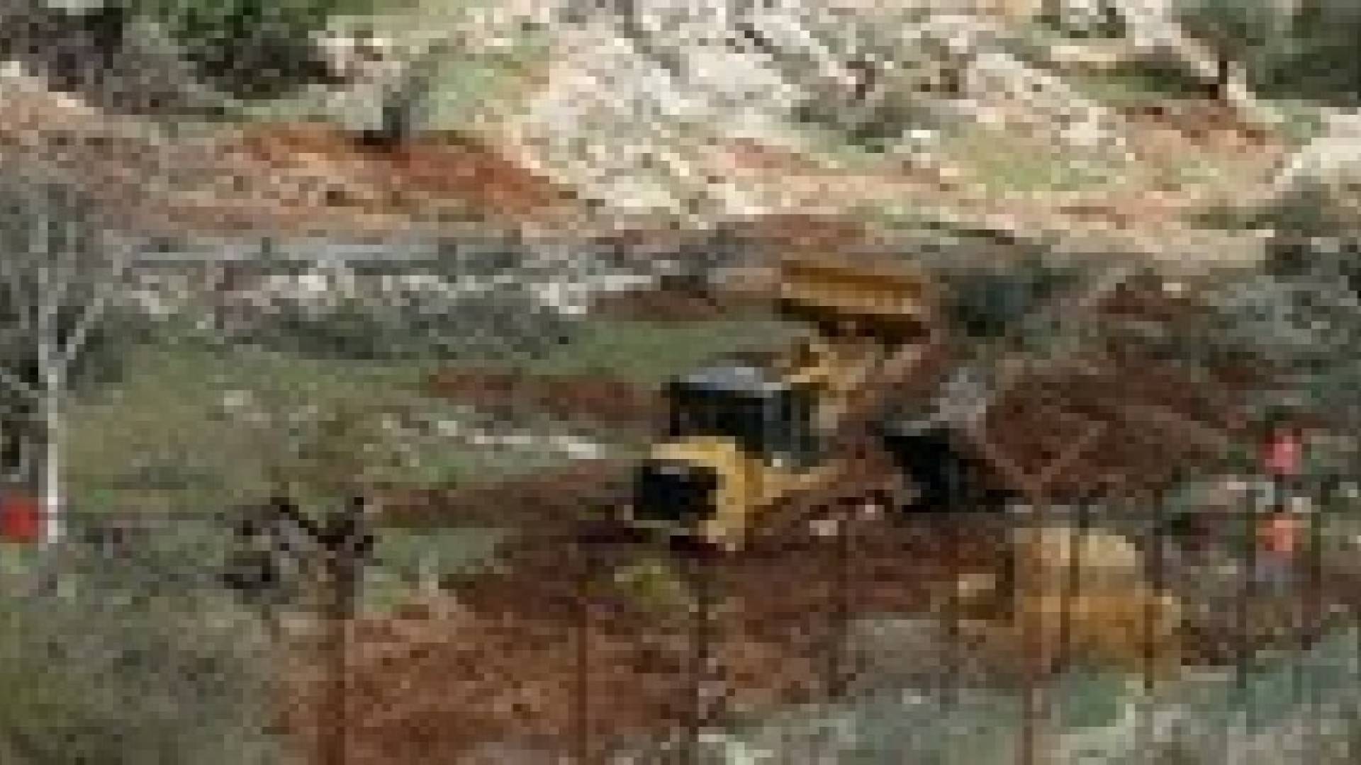 الاحتلال يجرف أراضي زراعية جنوب بيت لحم