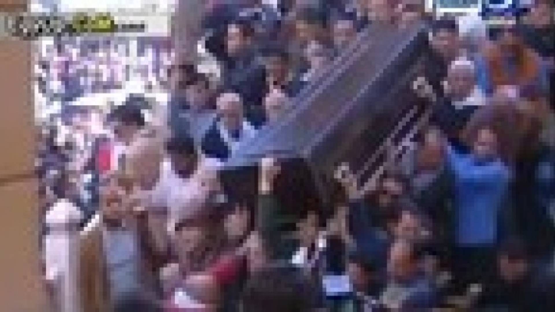 نعش فاتن حمامة يوشك على السقوط خلال تشييع جثمانها .. فيديو