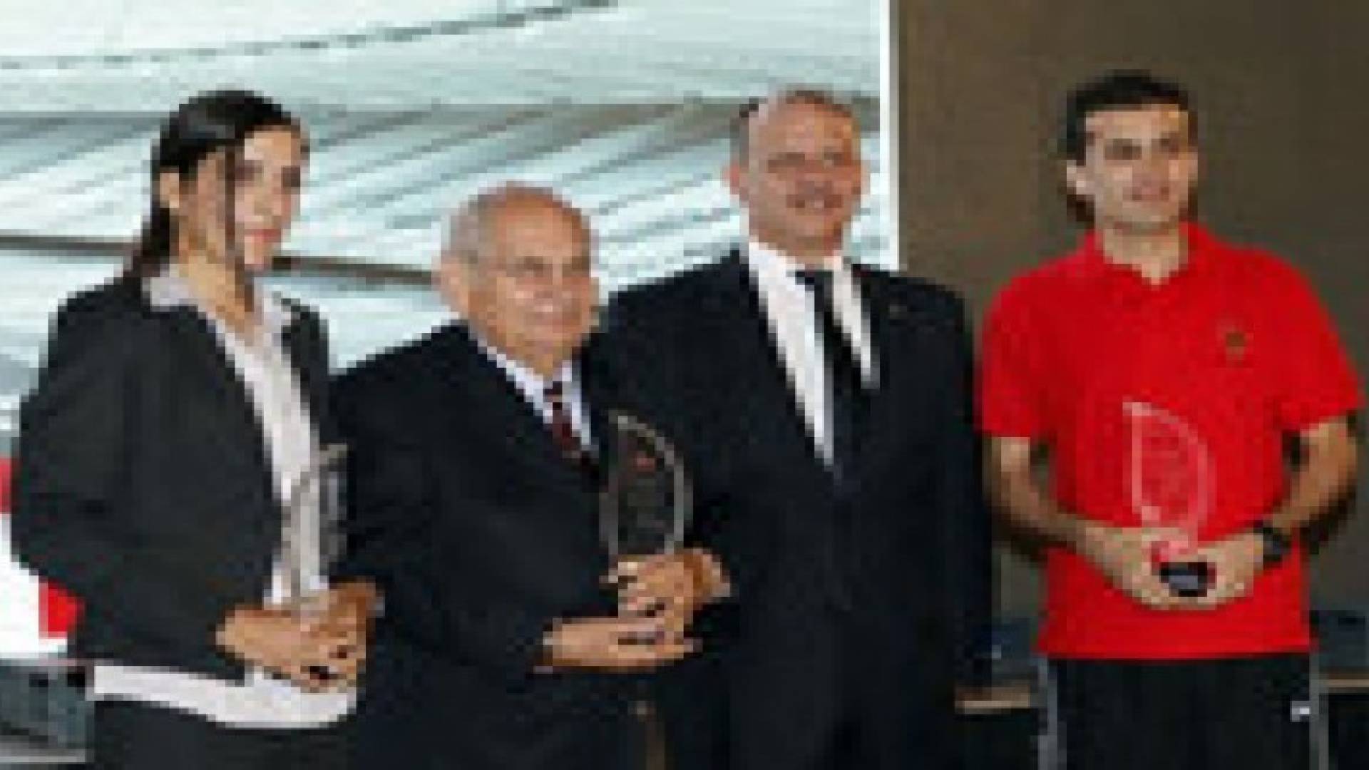 اختيار المرشحين لجائزة السوسنة السوداء