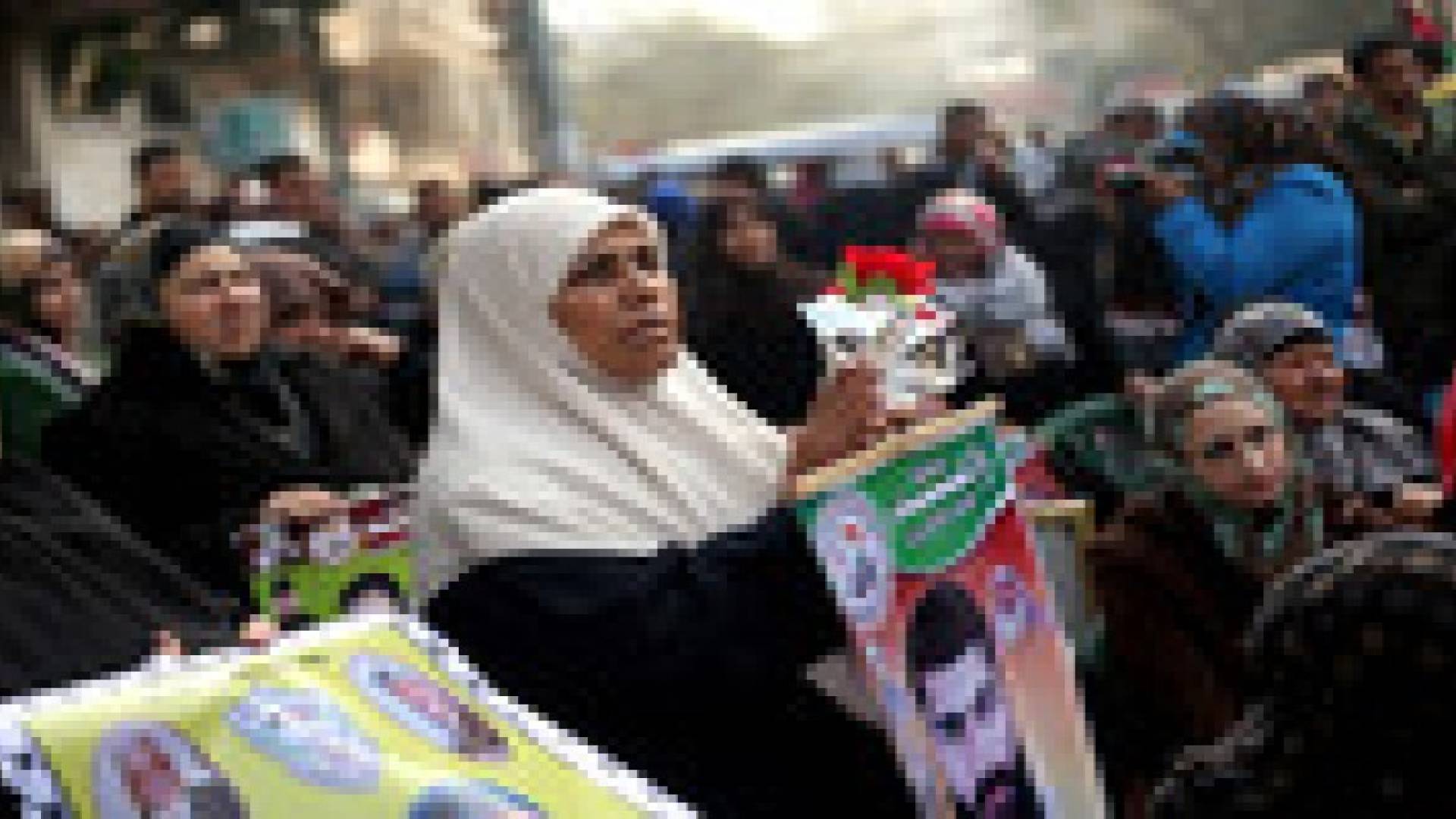 وقفة تضامنية لأهالي الأسرى في غزة تضامنا مع ذويهم