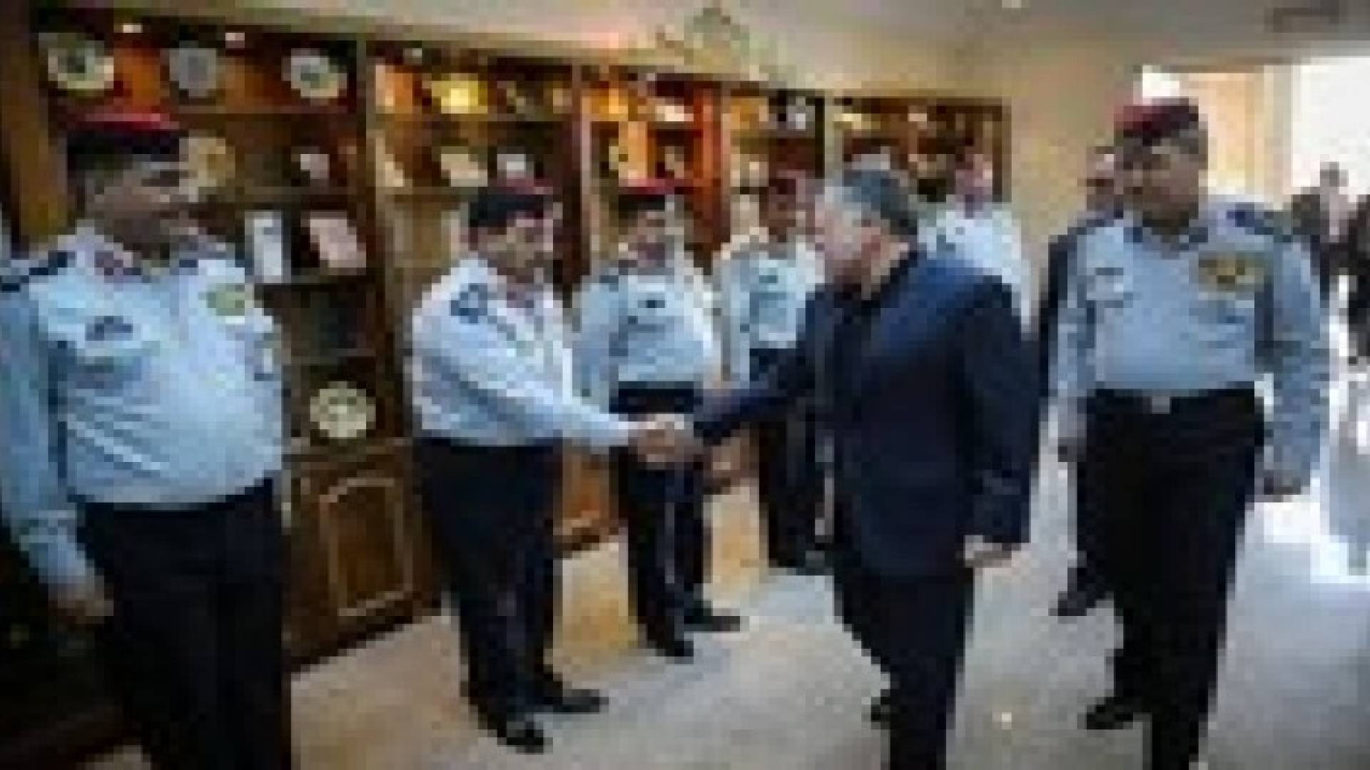 الملك: الدفاع المدني قدم اداء احترافيا خلال العاصفة الثلجية .. صور