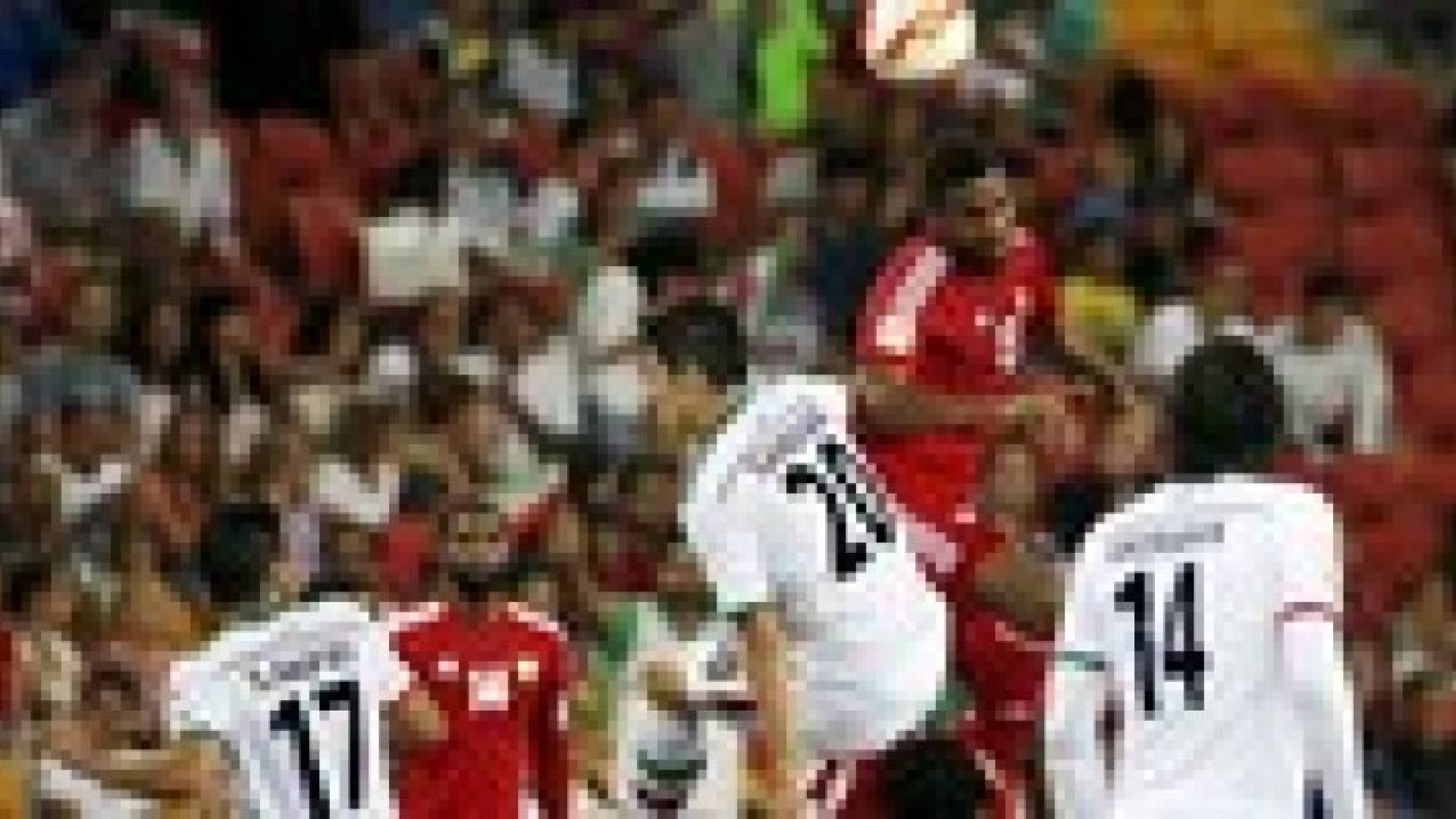 الإمارات تفرط في الصدارة بخسارة من إيران في الوقت القاتل