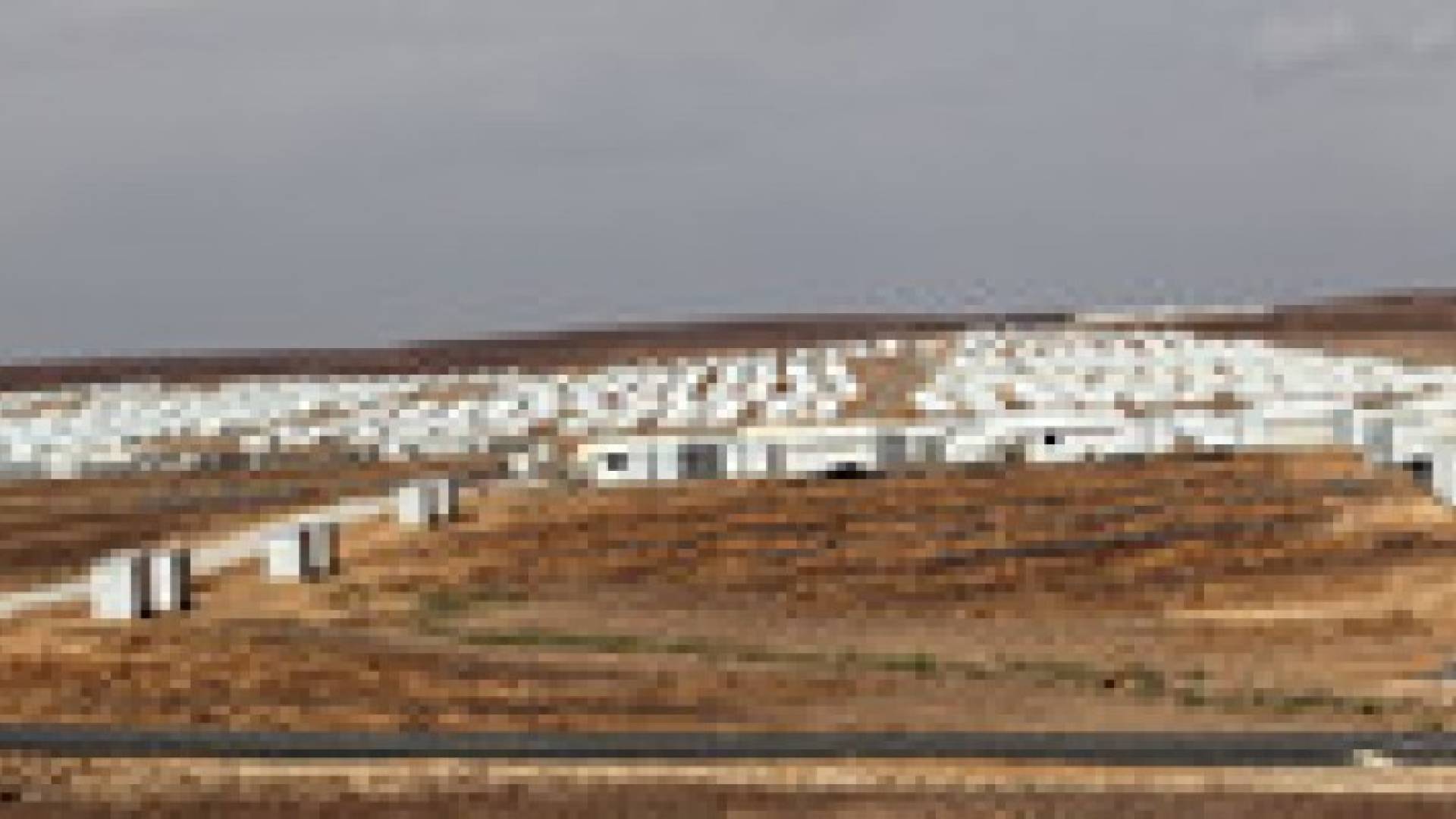 الخيرية البحرينية تقدم ألف بيت للاجئين بالأزرق