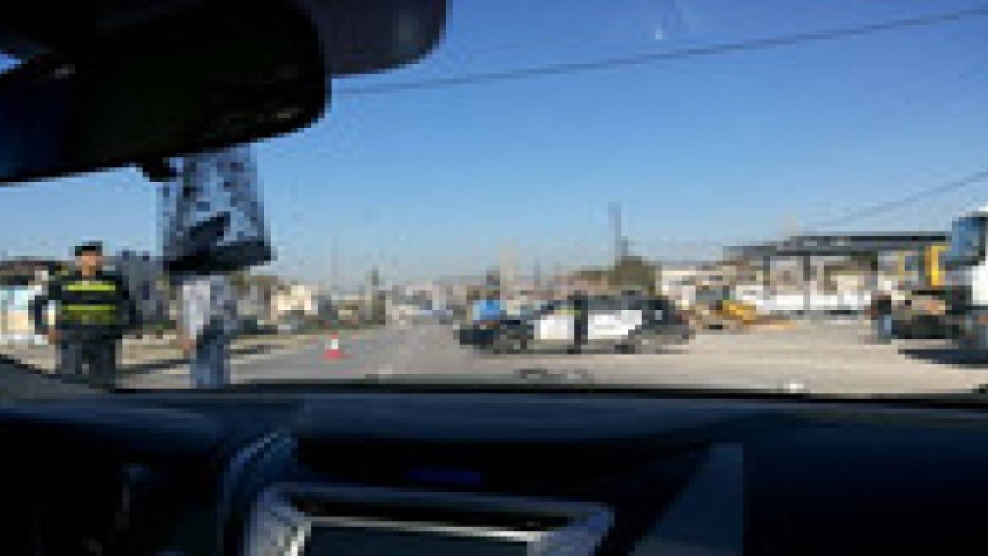 حملة لإزالة البسطات في مخيم البقعة.. صور