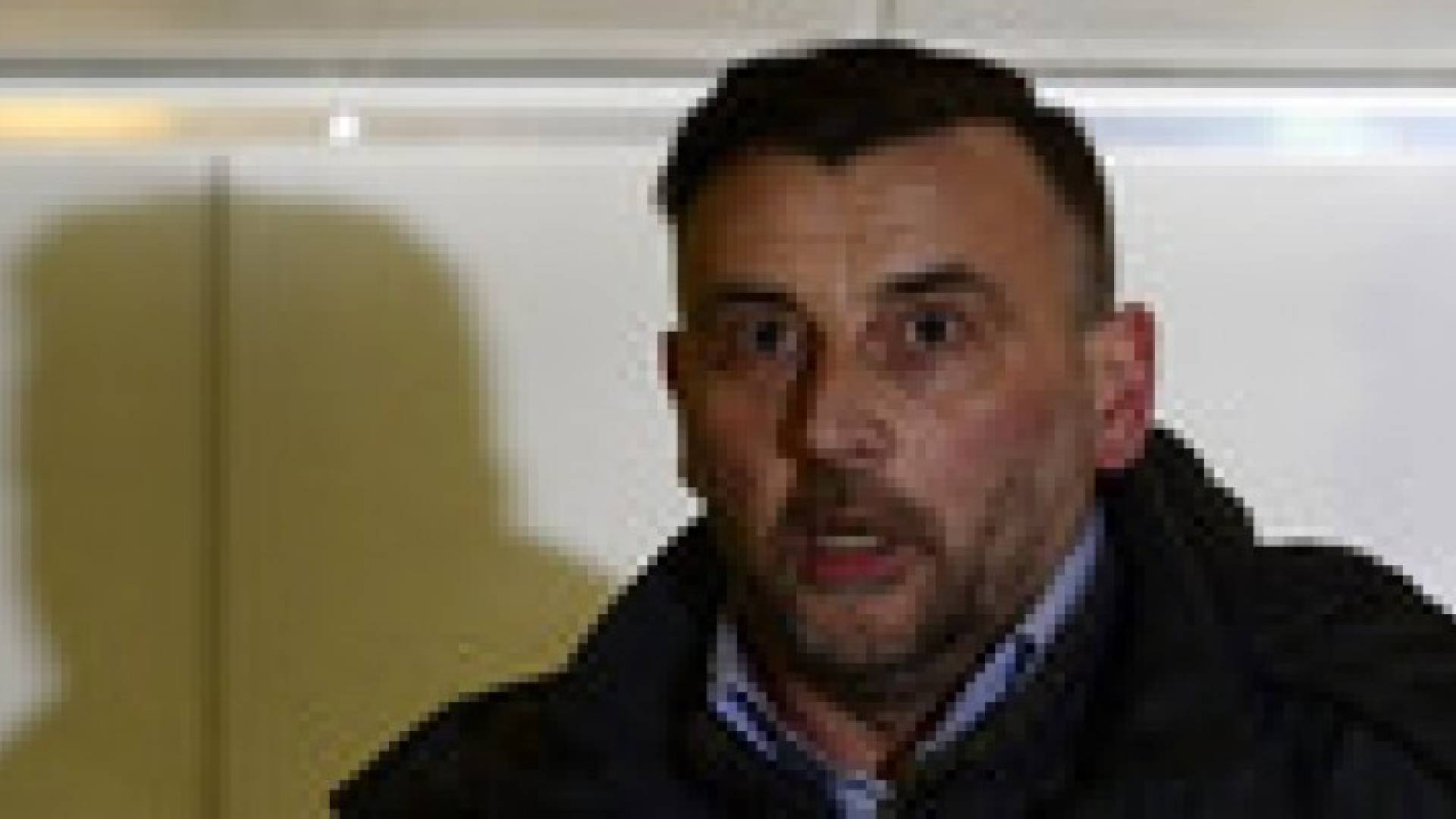 ألمانيا.. زعيم "بيغيدا" المعادية للإسلام يتنحى بعد نشر صورة يقلد فيها هتلر