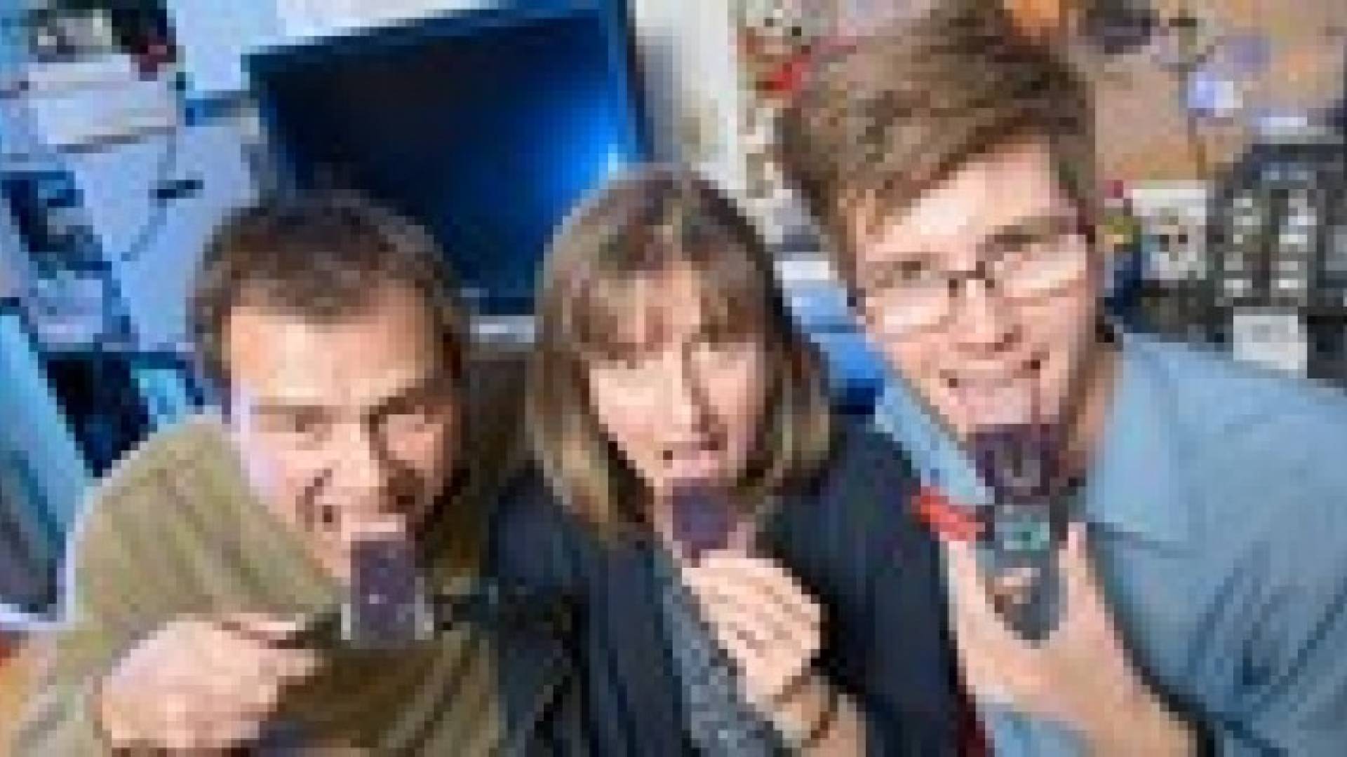 باحثون يطورون جهازا يمكن الصم من السمع عن طريق اللسان .. فيديو