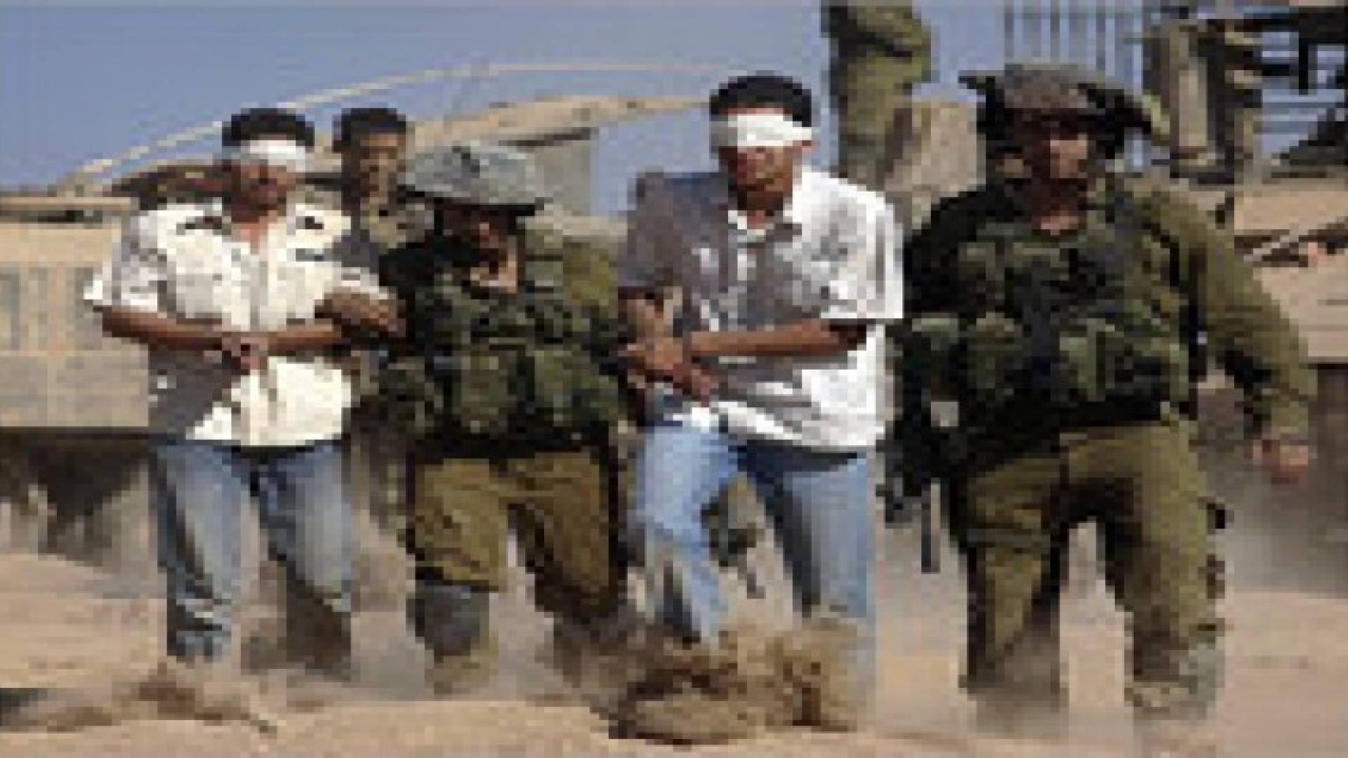 الاحتلال يعتقل 10 فلسطينيين بالضفة الغربية