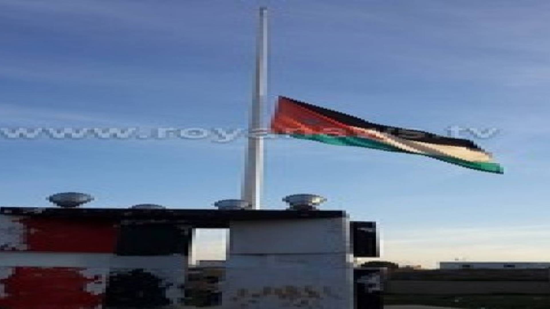 بالصور : المملكة تنكس الأعلام حدادا على وفاة خادم الحرمين الشريفين