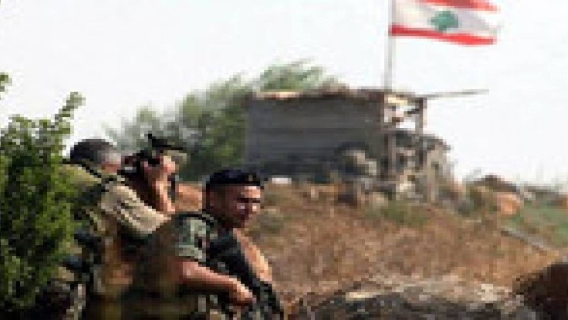 مقتل ٥ عسكريين لبنانيين خلال معارك مع مسلحين سوريين