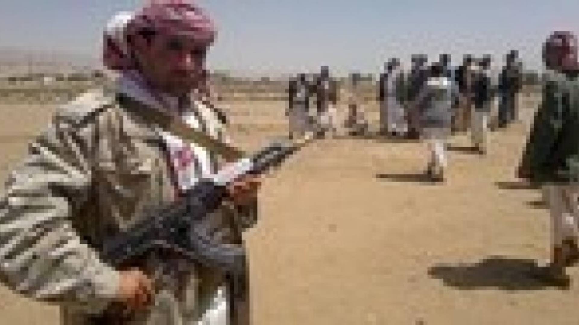مسلحون حوثيون يختطفون مصورين اثنين ومتظاهرين خلال تفريقهم تظاهرة رافضة لهم بصنعاء