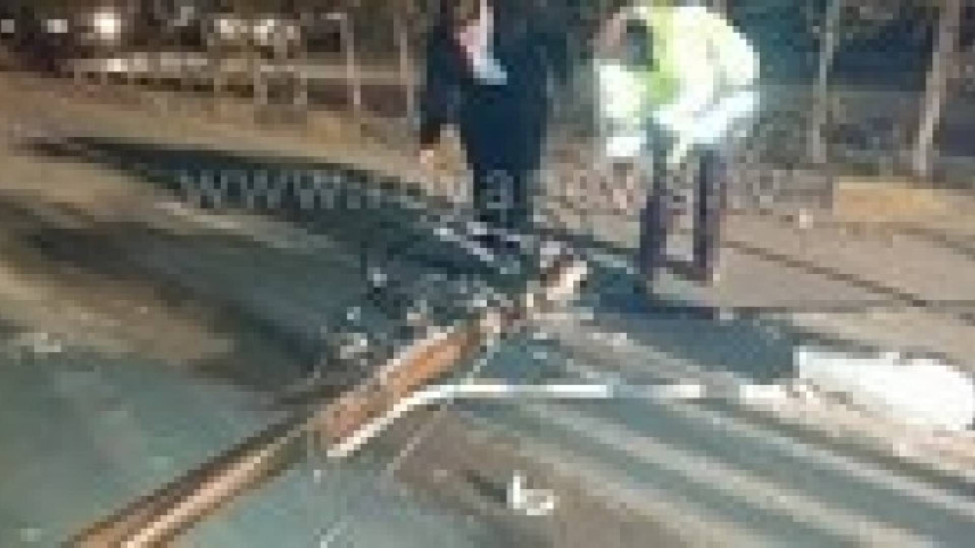 إربد: انقطاع الكهرباء عن منازل بسبب حادث سير .. صور