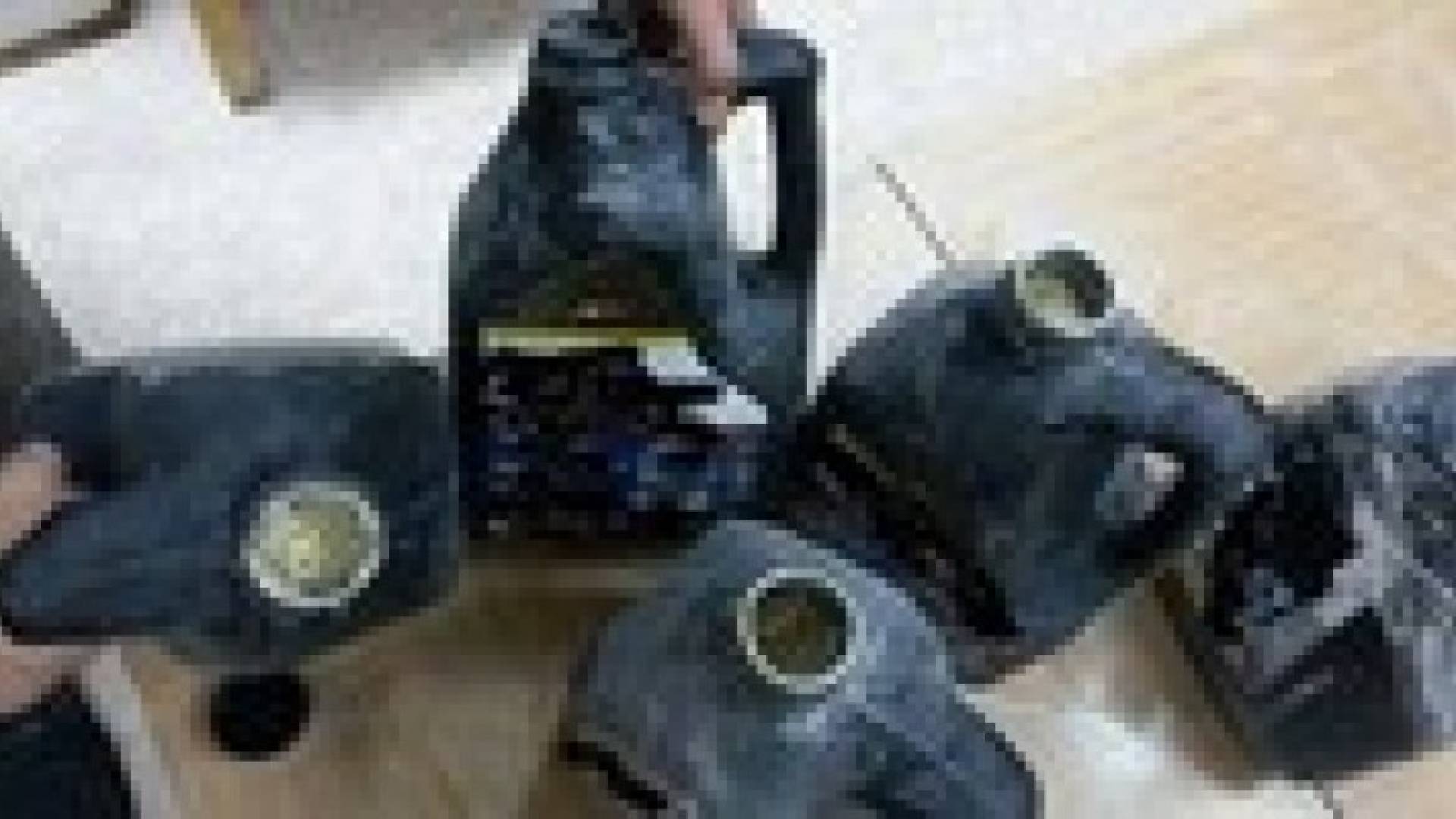 بالصور: ضبط 135 ألف حبة مخدرة داخل جالونات " زيوت"