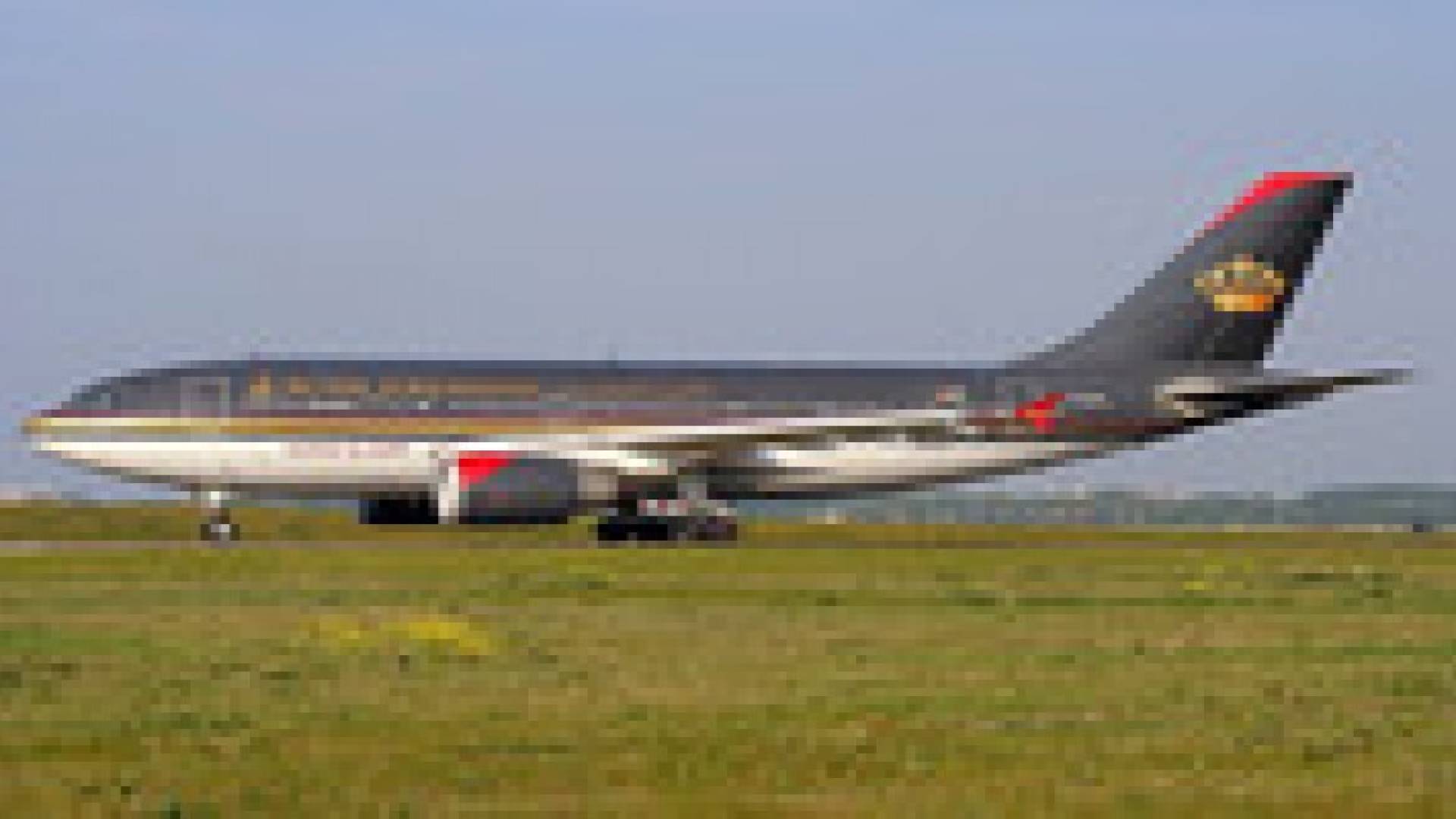 الأردن يعلق رحلاته مؤقتا إلى بغداد عقب إطلاق نار على طائرة إماراتية