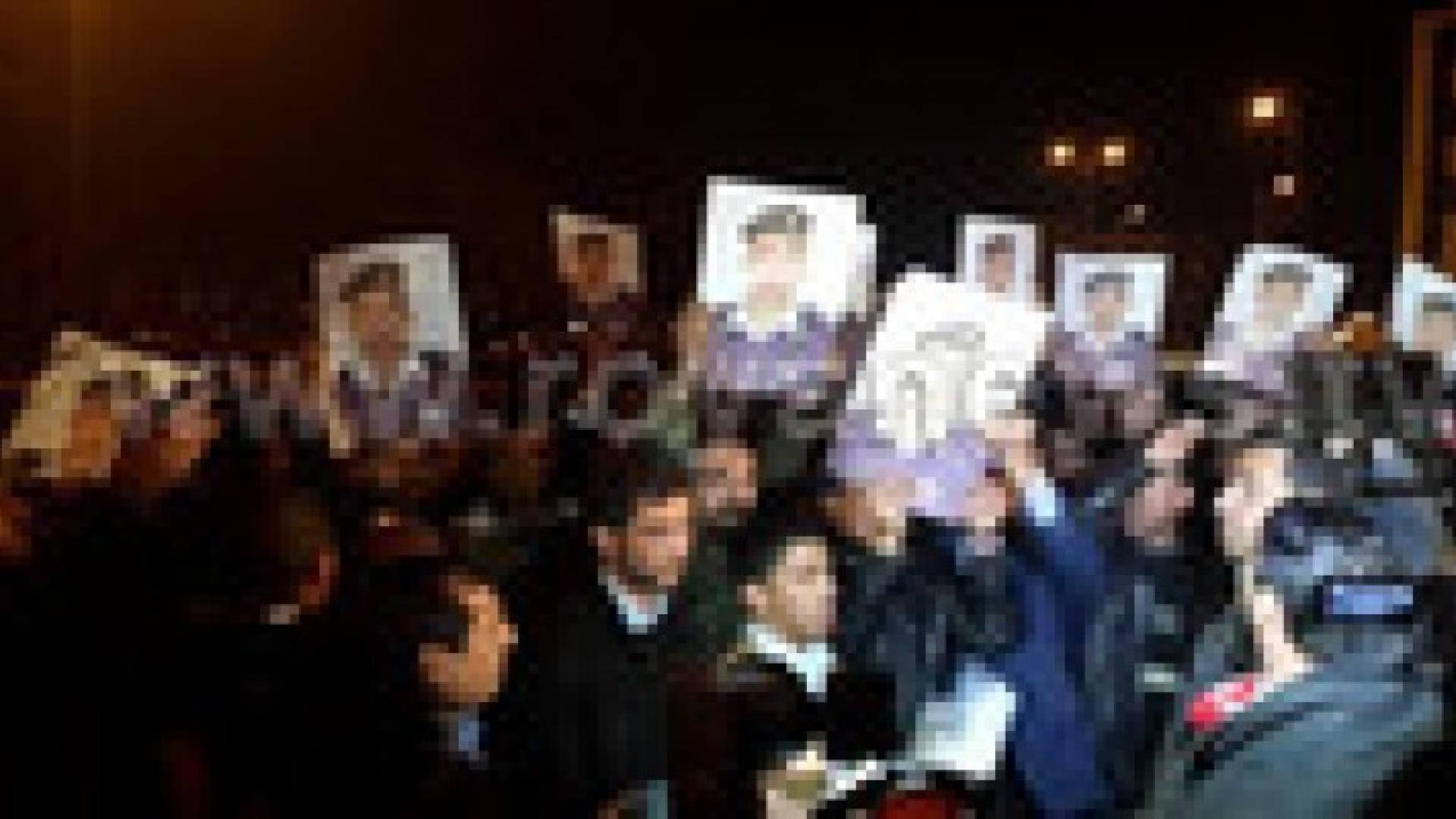محتجون يطالبون بضمان سلامة "الكساسبة" امام رئاسة الوزراء ..صور