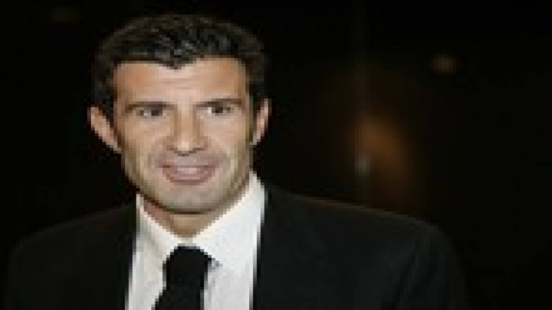 لويس فيجو يعلن نيته الترشح لرئاسة الفيفا