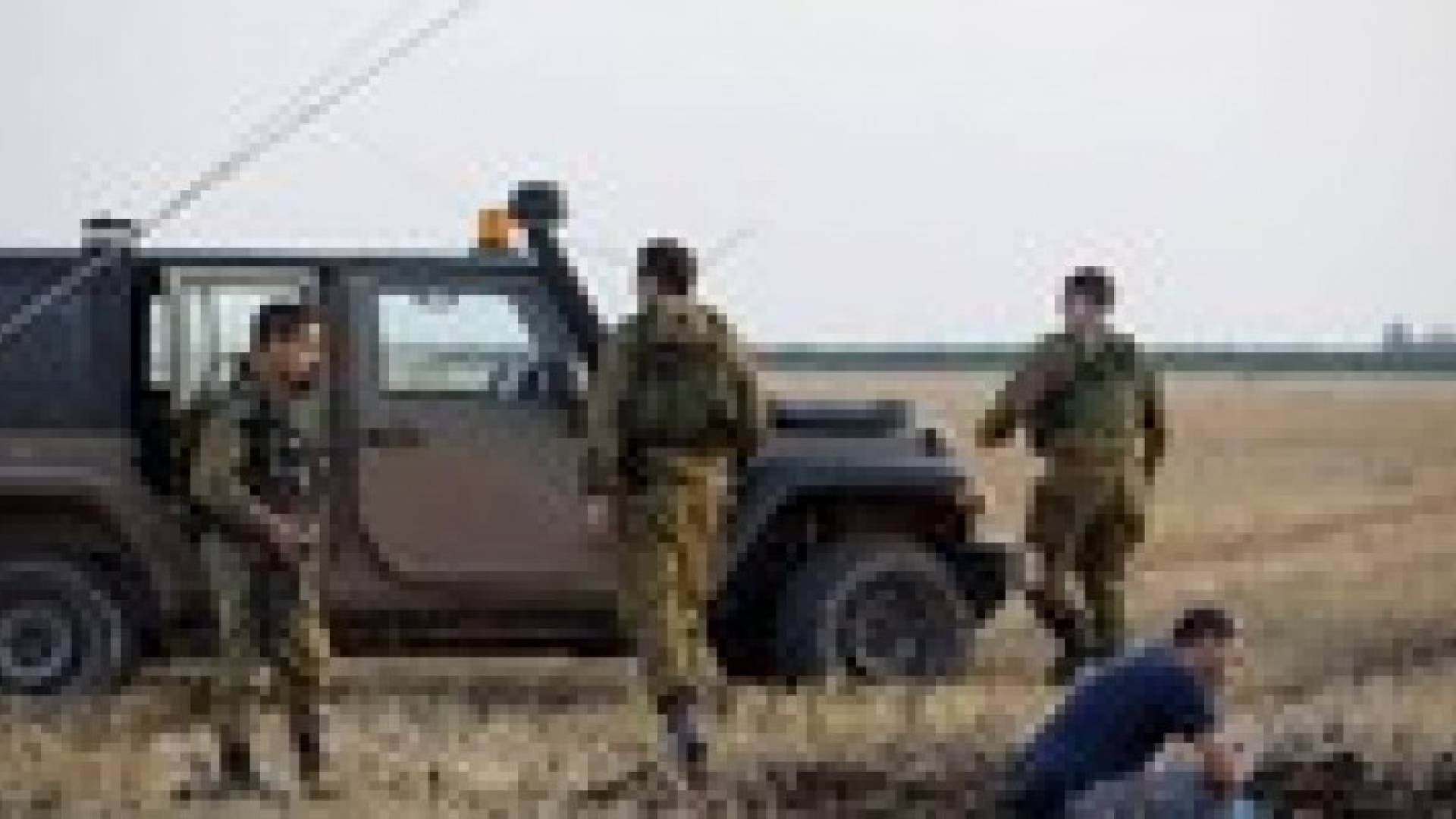 الاحتلال يعتقل 3 شبان على الحدود مع غزة