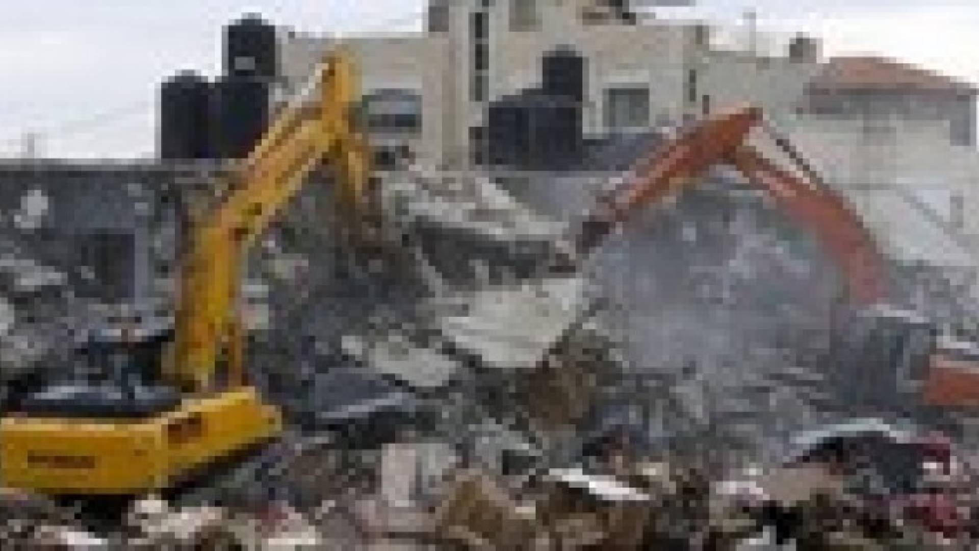 جرافات إسرائيلية تهدم ممتلكات فلسطينية قرب نابلس