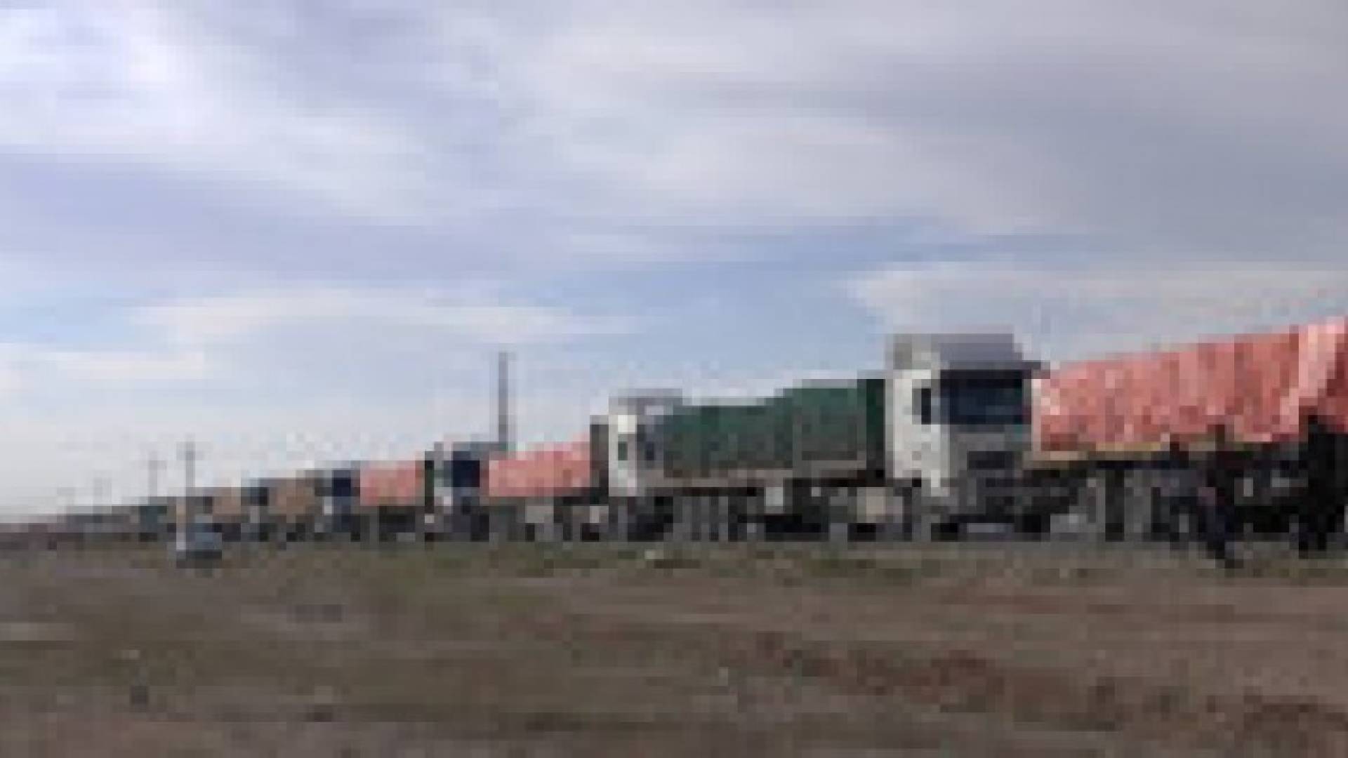 60 شاحنة محملة بالمواد والمستلزمات الشتوية للاجئين السوريين