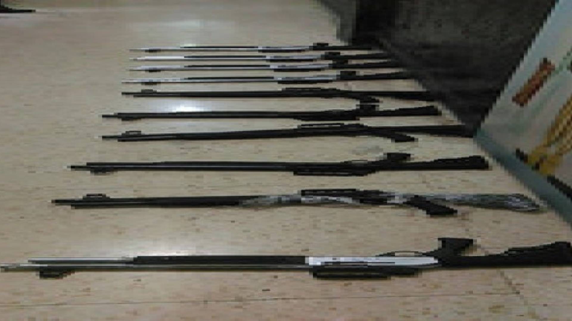 ضبط تاجري أسلحة في الزرقاء