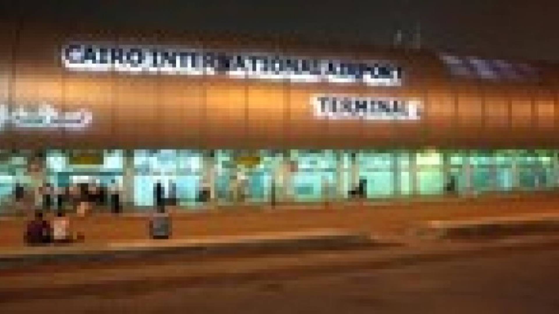 تفكيك قنبلتين بدائيتي الصنع بمطار القاهرة