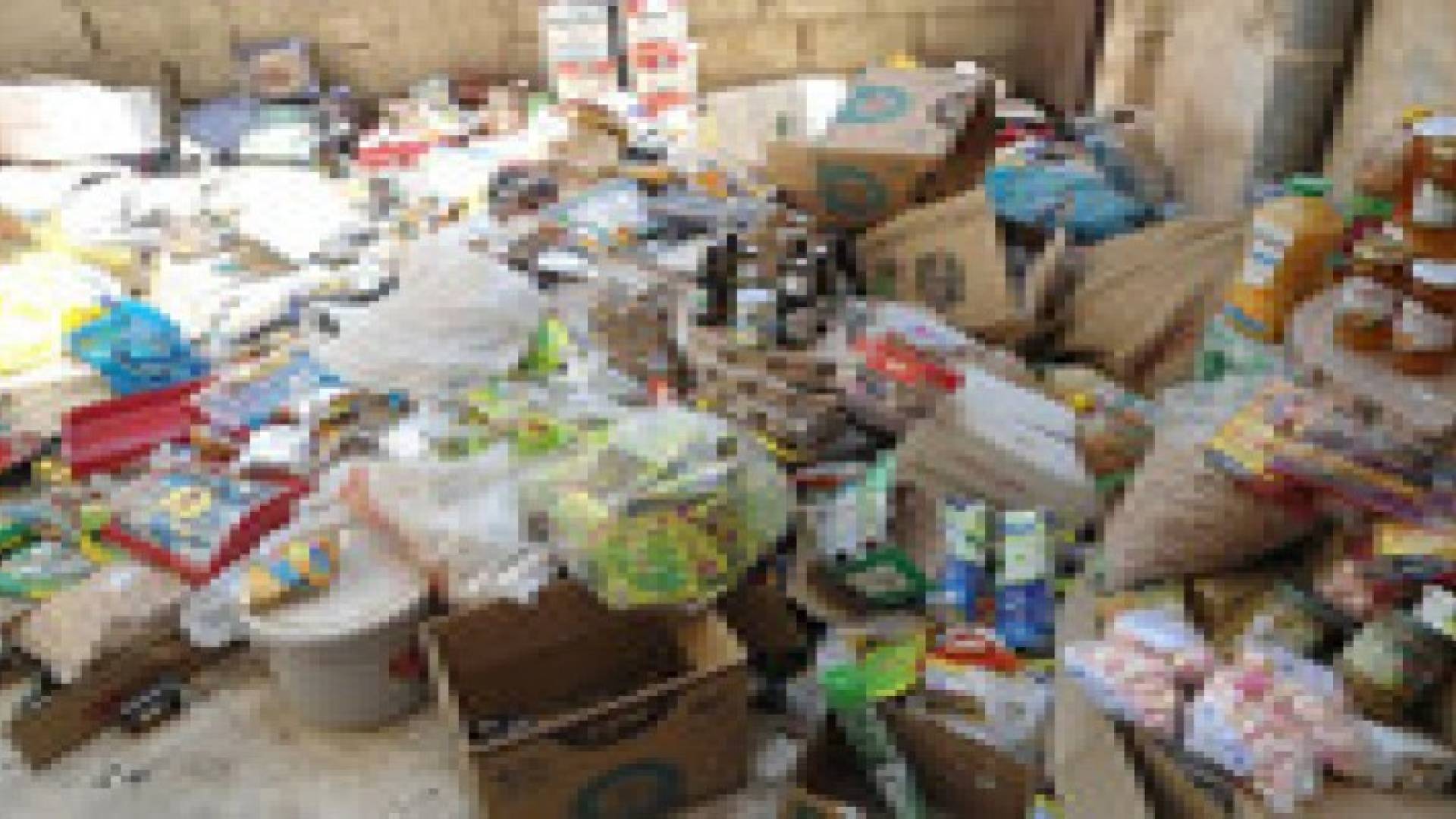 اتلاف طن ونصف من المواد غير الصالحة للاستهلاك البشري