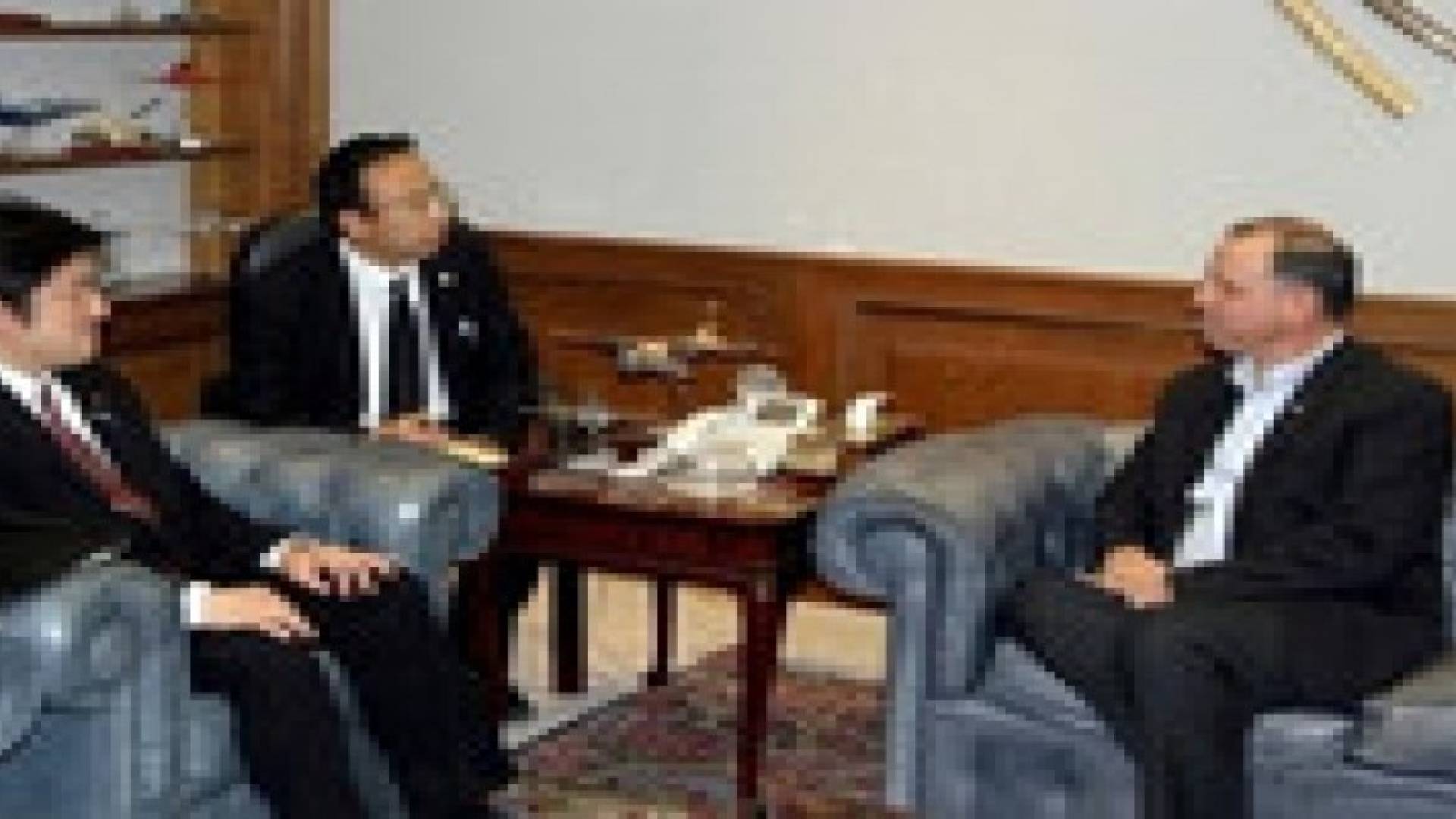 نائب الملك يستقبل نائب وزير الخارجية الياباني