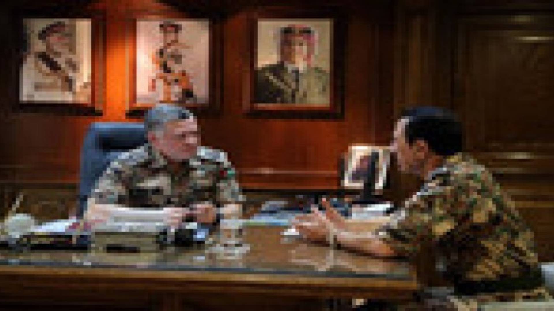 الملك  يزور القيادة العامة للقوات المسلحة