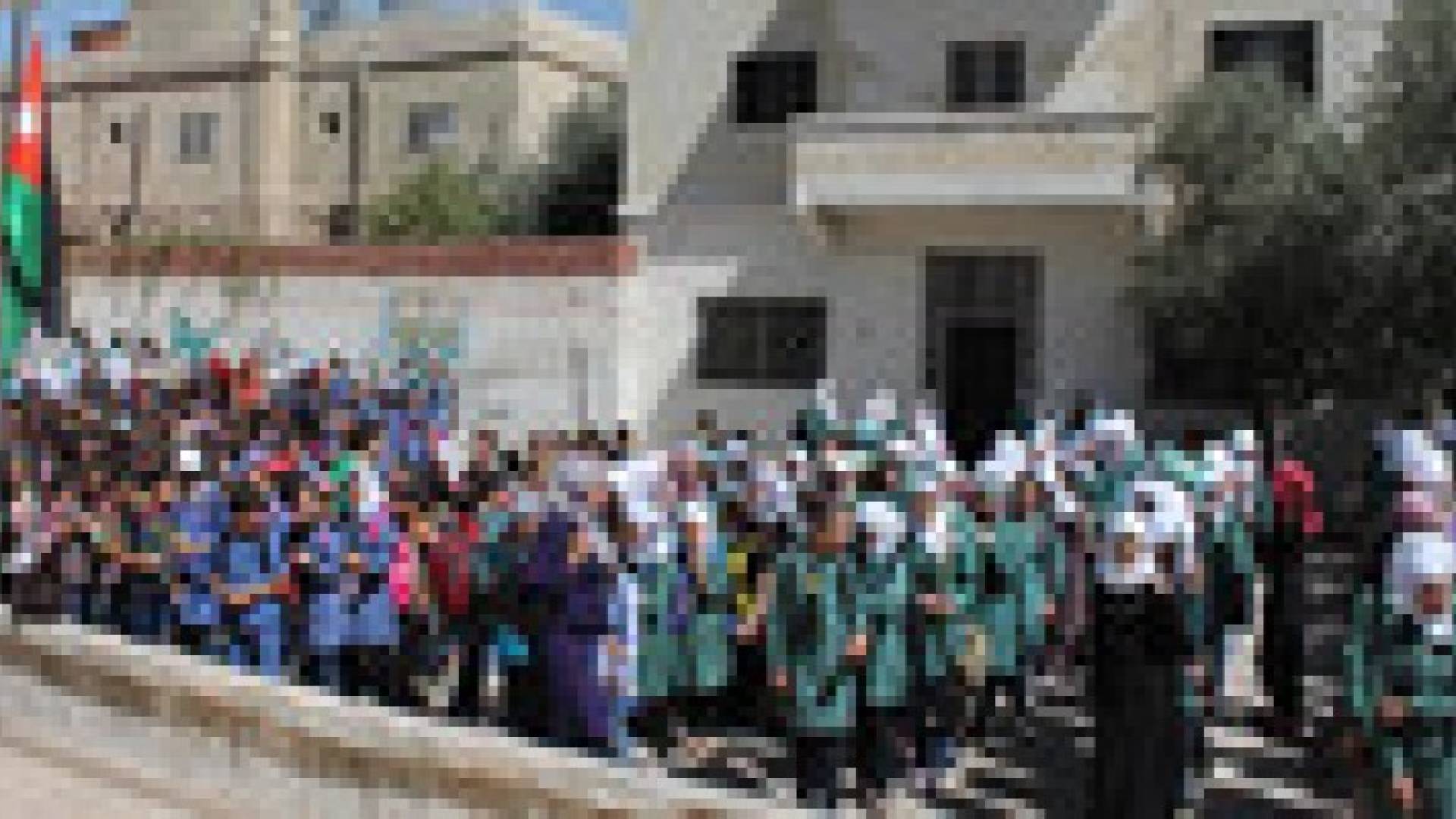 1.85 مليون طالب يعودون اليوم لمدارسهم