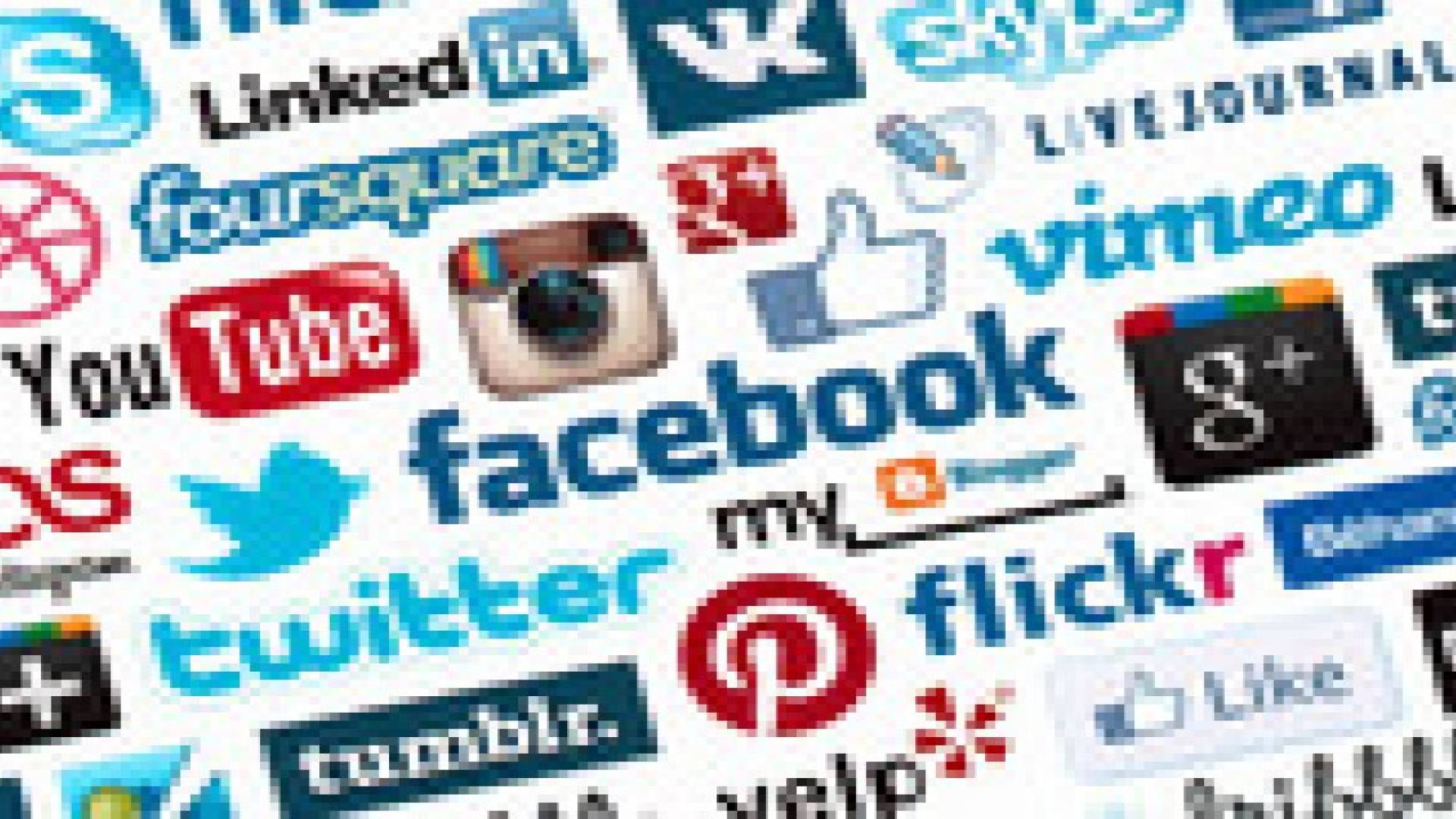 وزير الاتصالات: لا ضريبة على إستخدام مواقع التواصل الاجتماعي