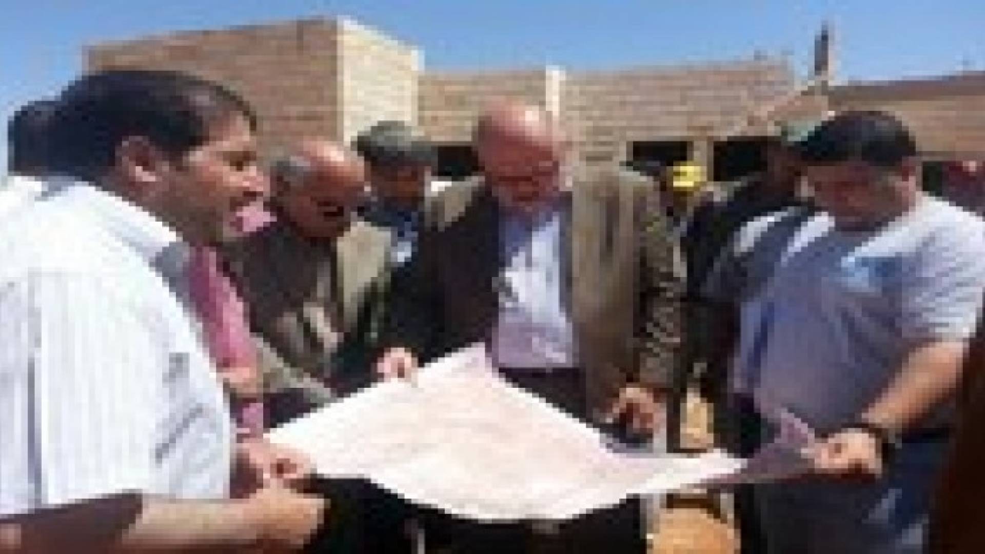 وزير الأشغال يتفقد عدة مشارع في الزرقاء والسلط