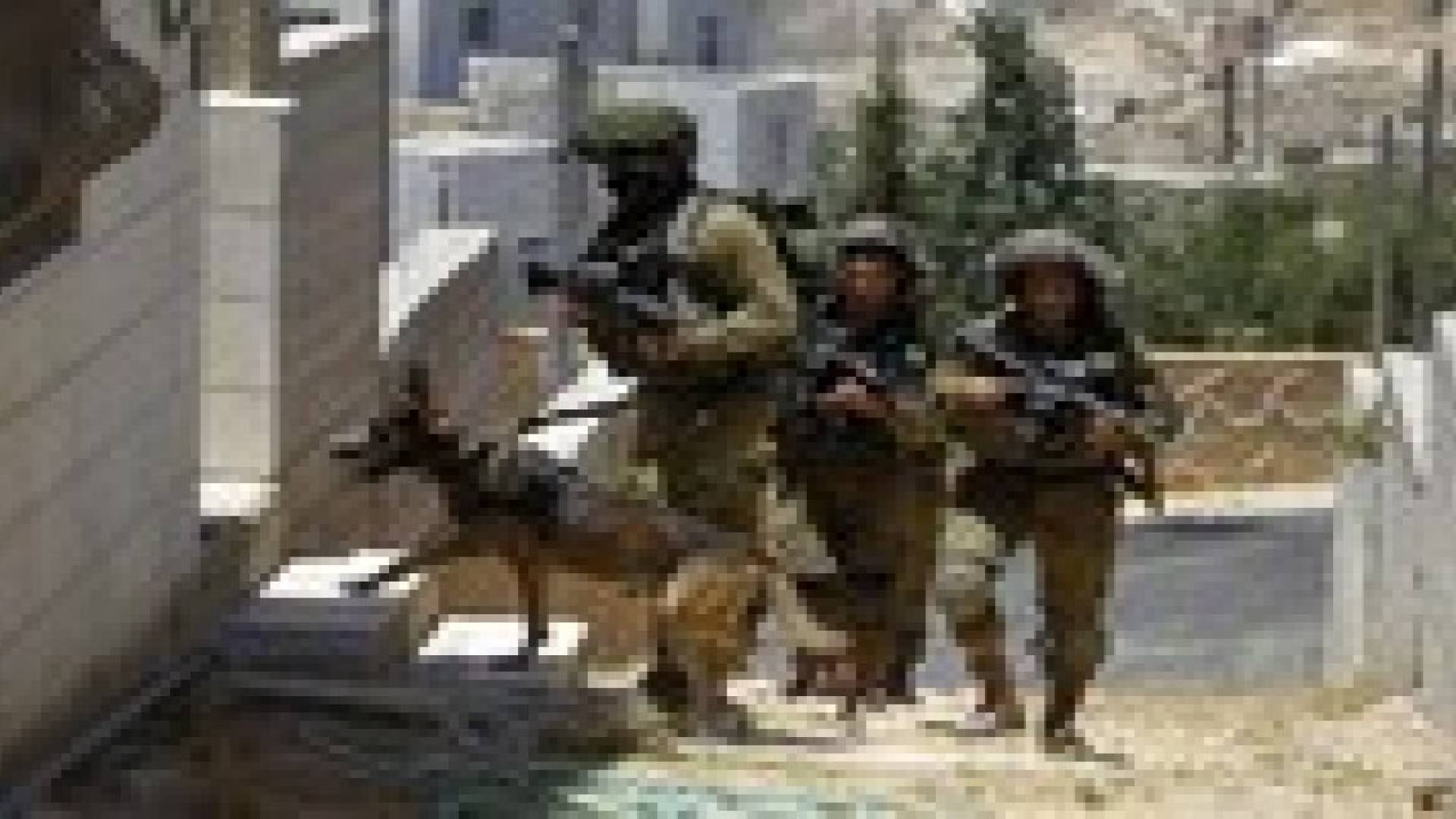 الاحتلال يسرق آلاف الدولارات من عائلات بالضفة