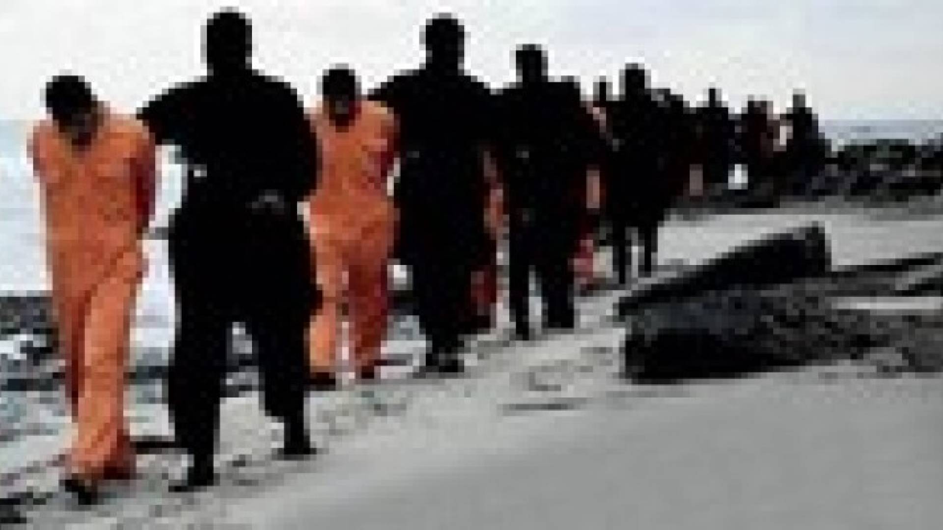 مصر تجلي رعاياها من ليبيا عقب نشر داعش صور مختطفين