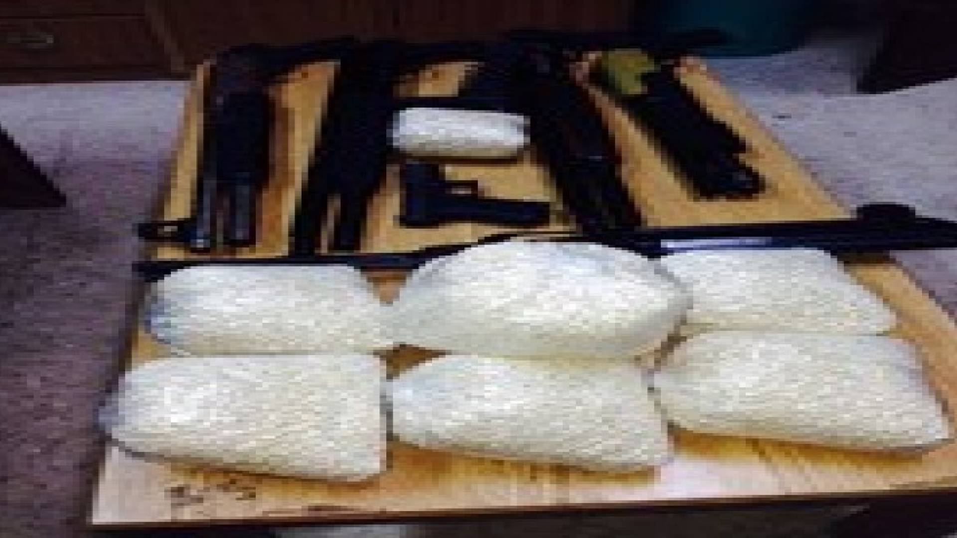 حملة على مروجي المخدرات والقبض على 10 منهم وضبط كميات من المواد المخدرة والاسلحة