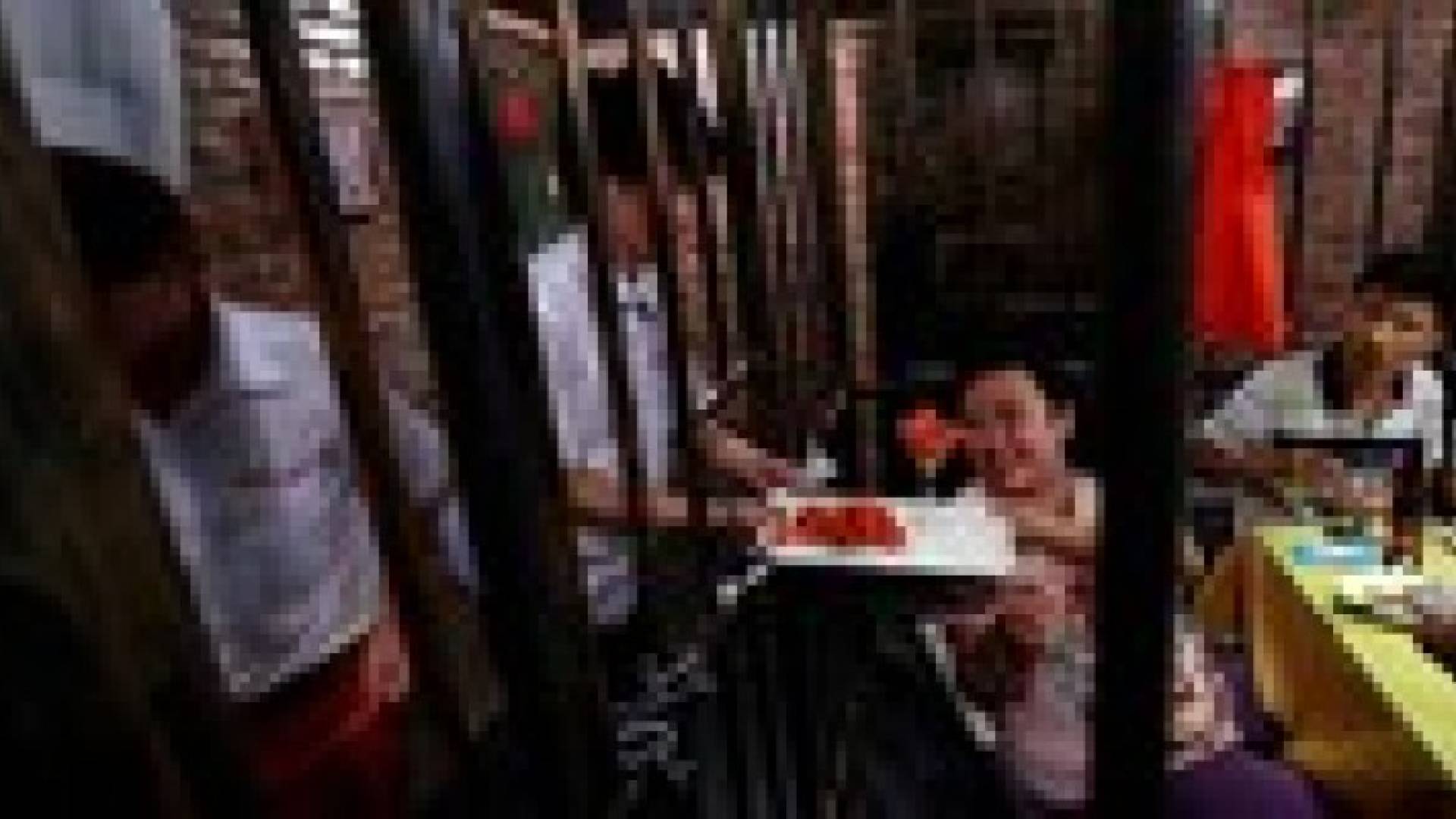 بناء مدينة تجارية صغيرة داخل سجن صيني!