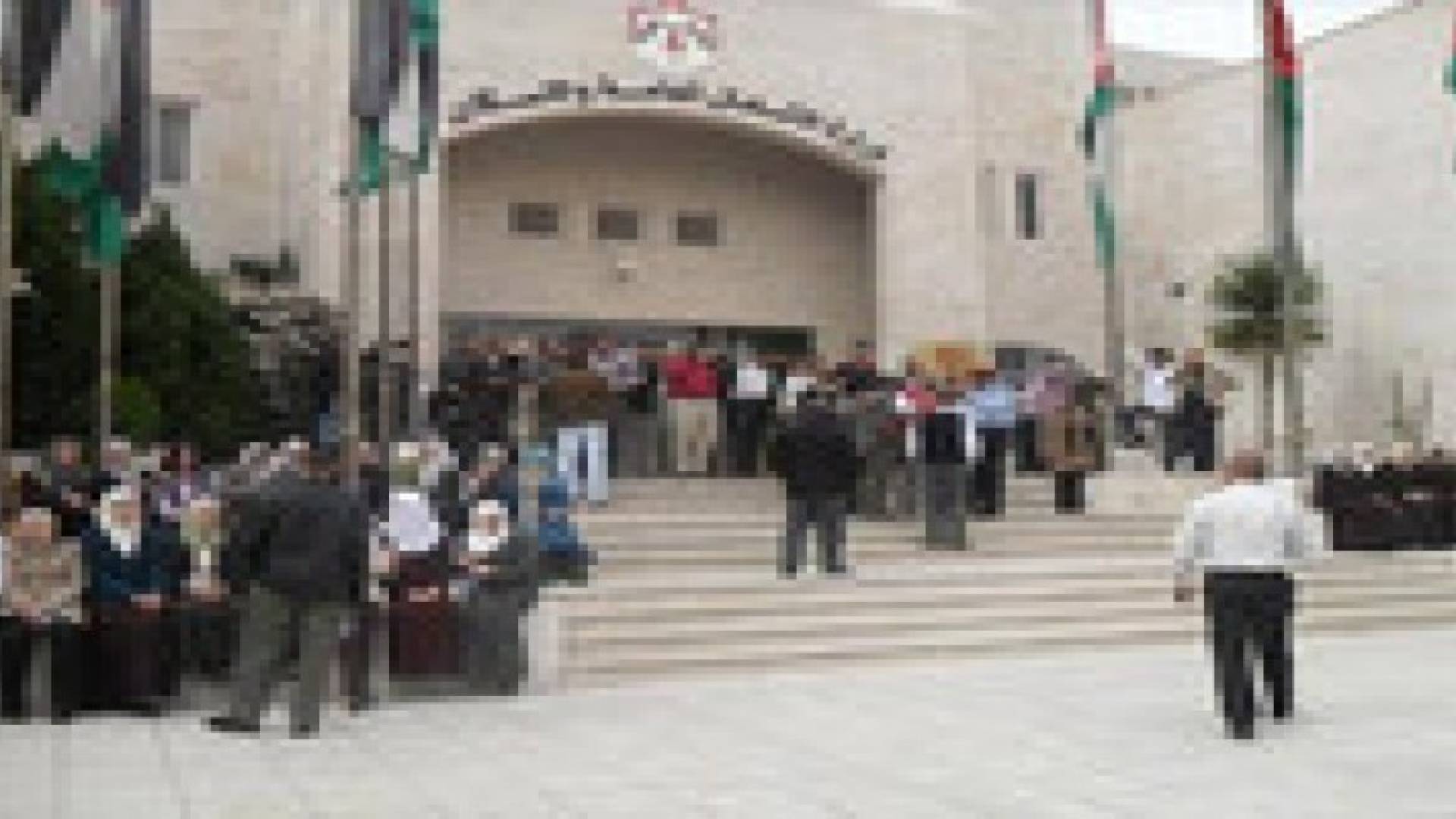 وزارة الأشغال تدعو لتوخي الحذر لمواجة المنخفض الجوي