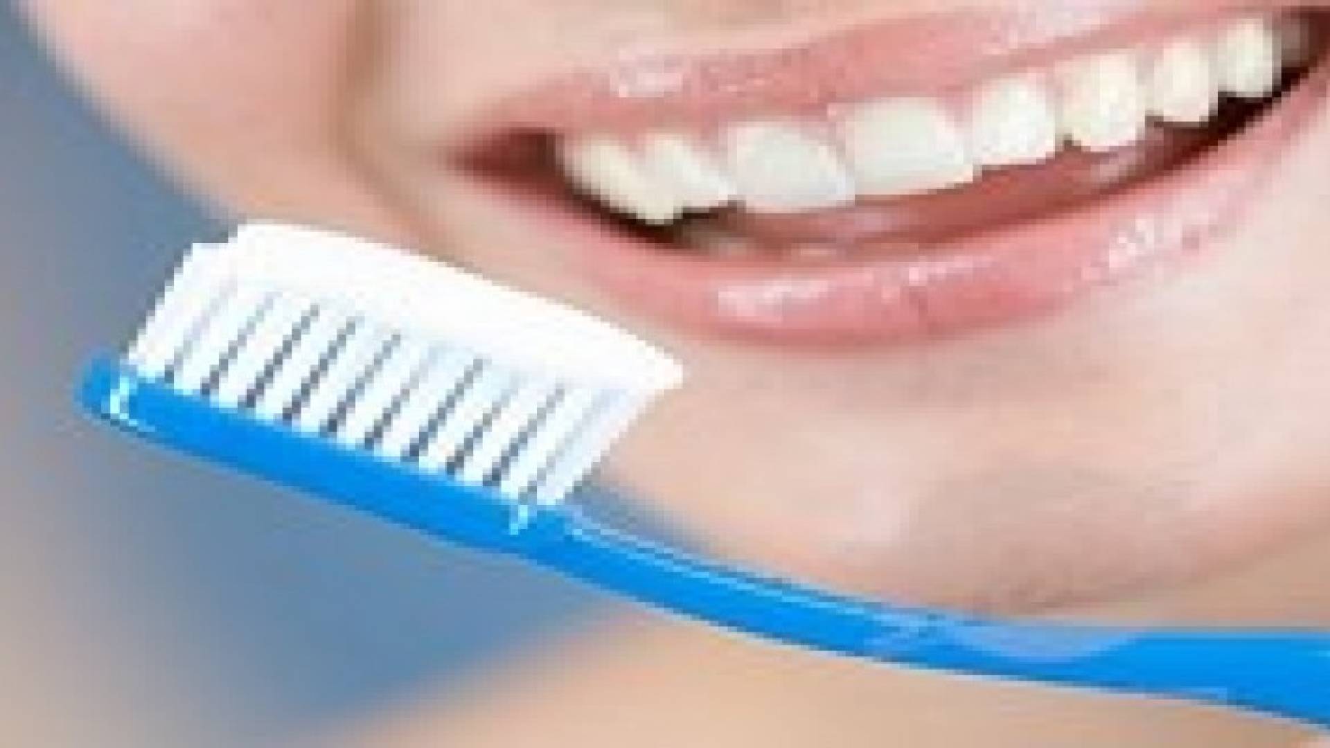 تنظيف الأسنان يساعد في الوقاية من التهاب المفاصل