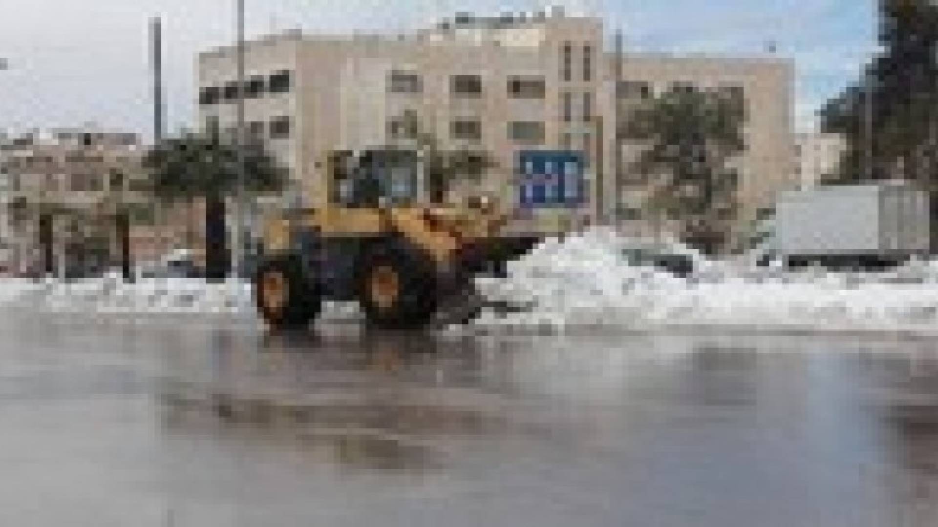 الأمانة تجهز 300 آلية للعمل على فتح الطرق خلال العاصفة الثلجية
