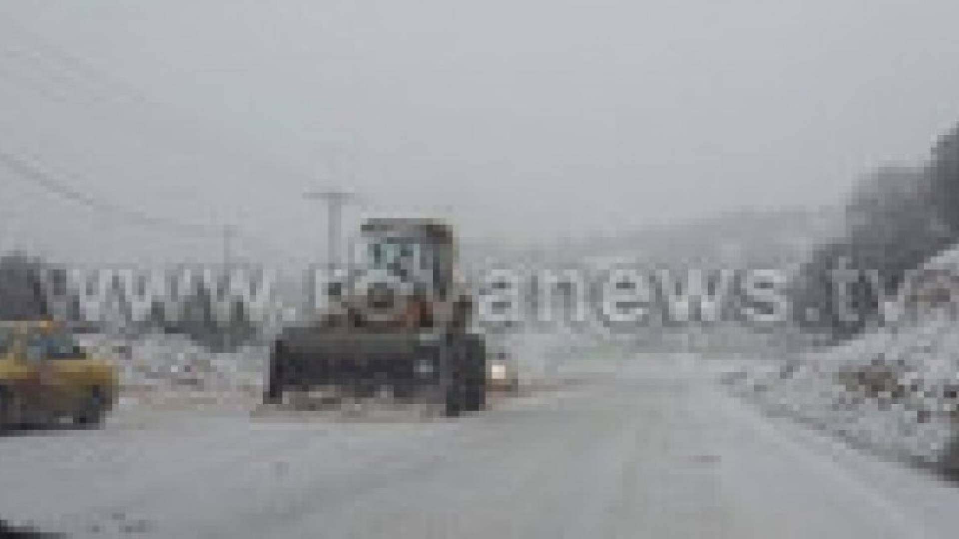 بدء اليات وزارة الاشغال العمل في مناطق تساقط الثلوج