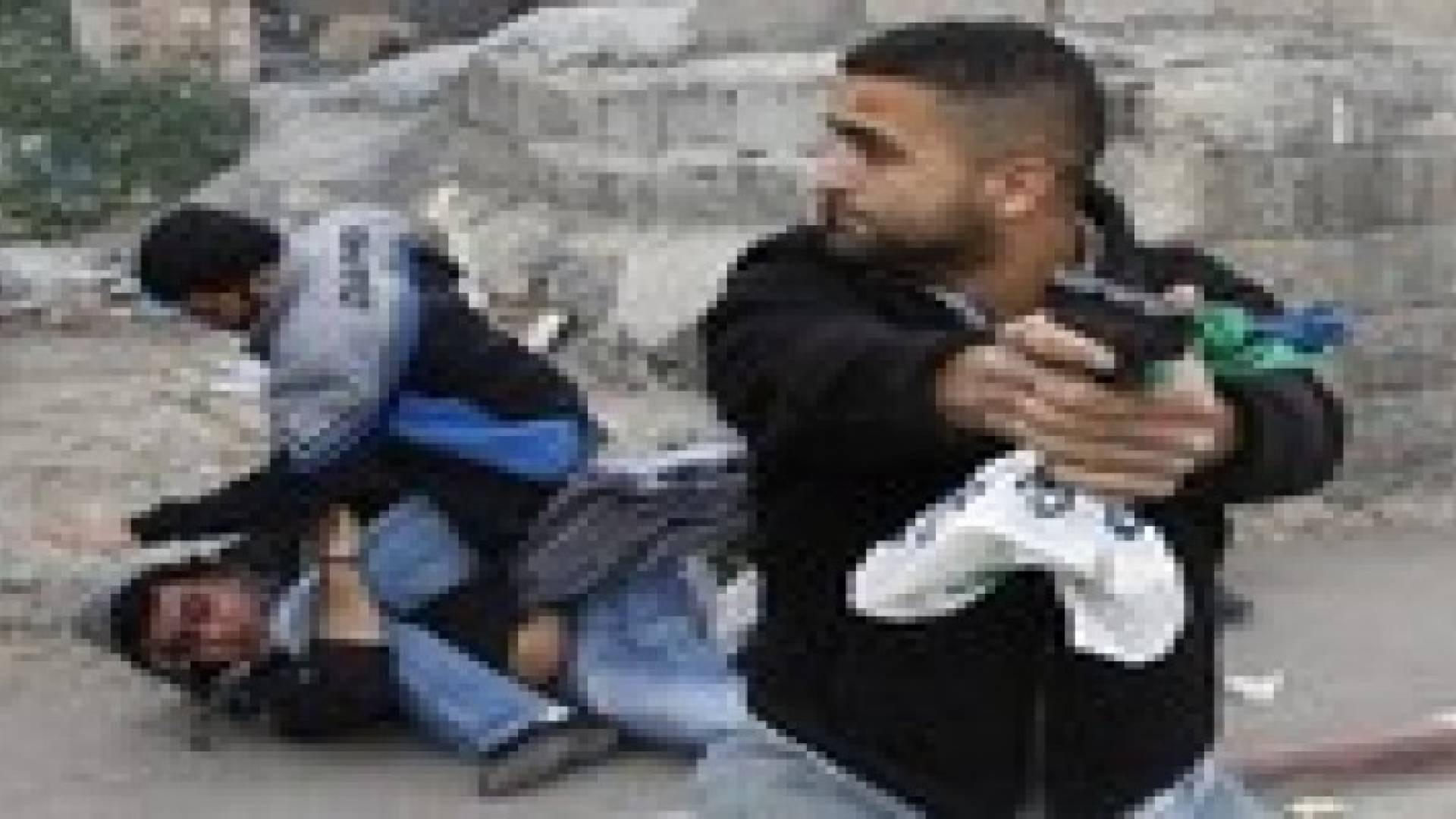 مستعربون: نحمل سلاحا محرما ونطلق خمس رصاصات بعد الموت