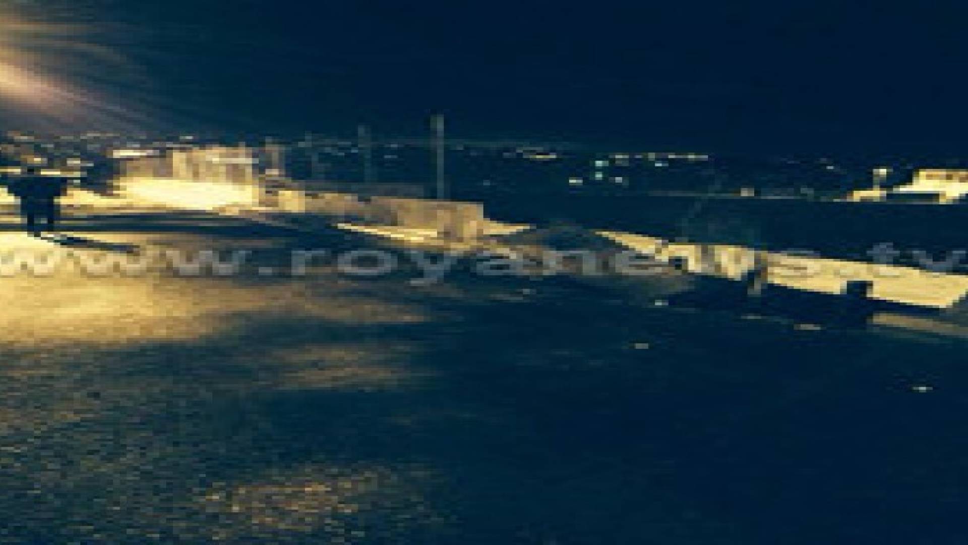 مياه "جنى" تسبب إنهيارات في إحد شوارع السلط.. صور
